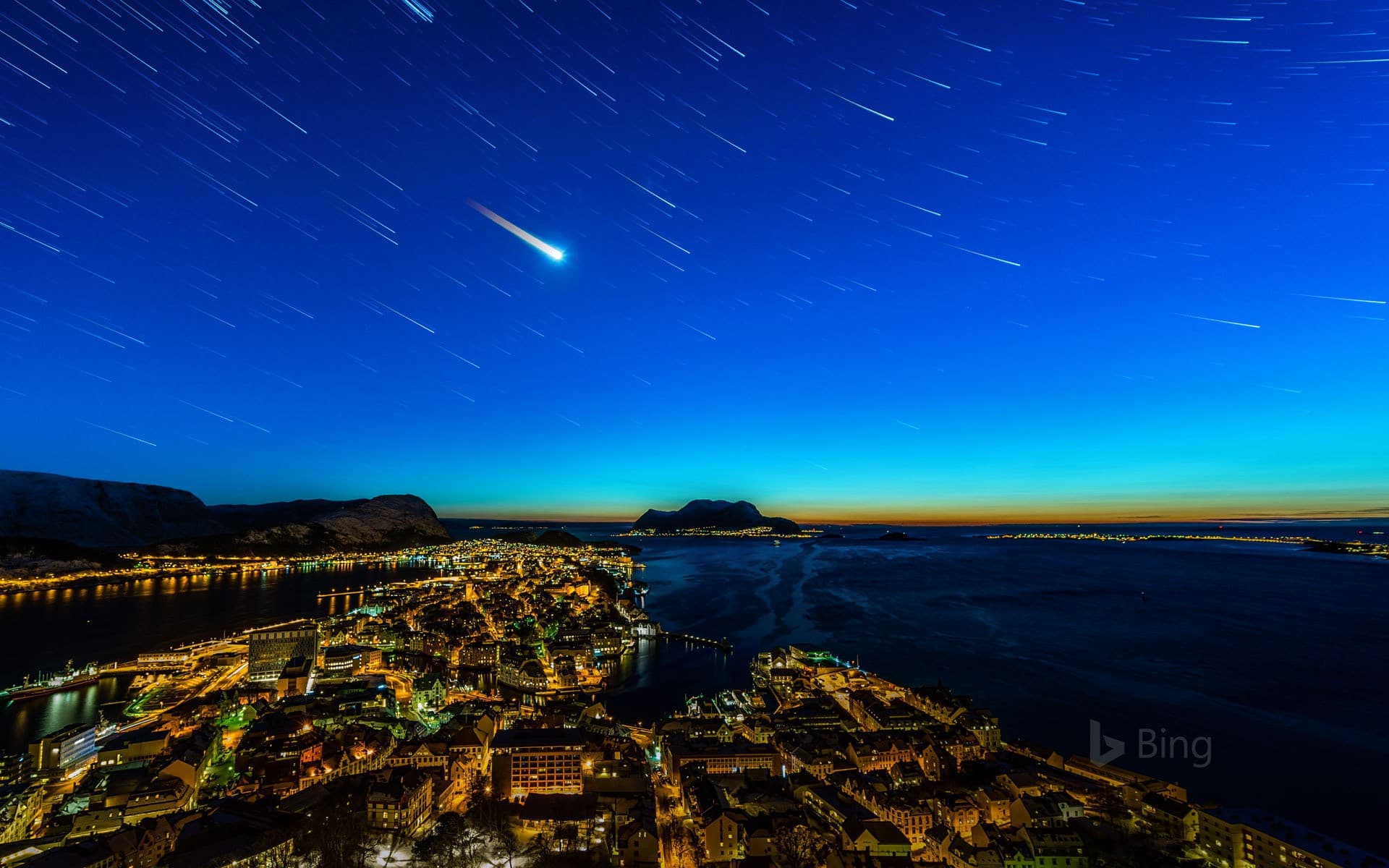 Bing Wallpaper: Star trails over Ålesund, Norway
