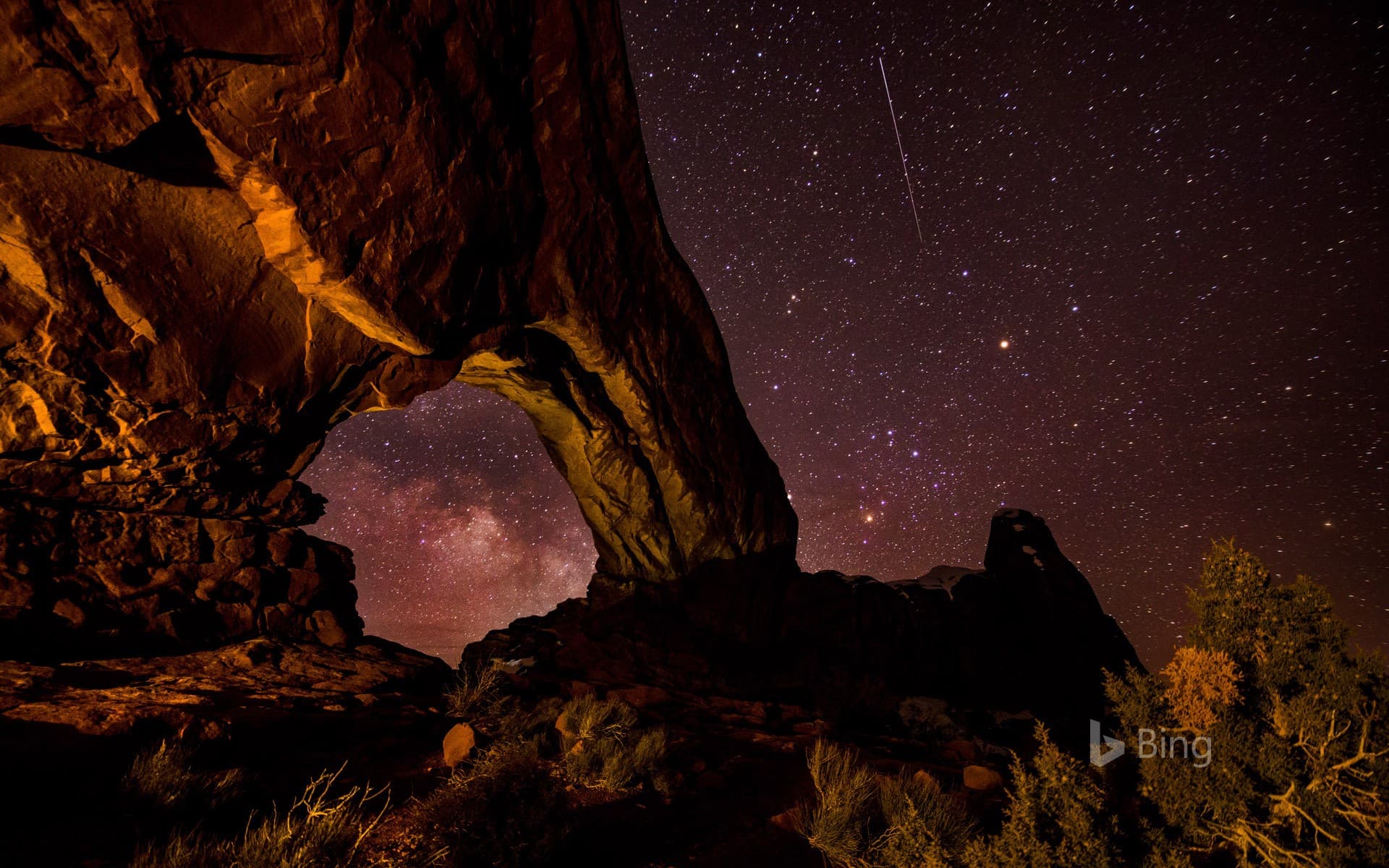Bing Wallpaper: North Window Arch in Arches National Park, Utah