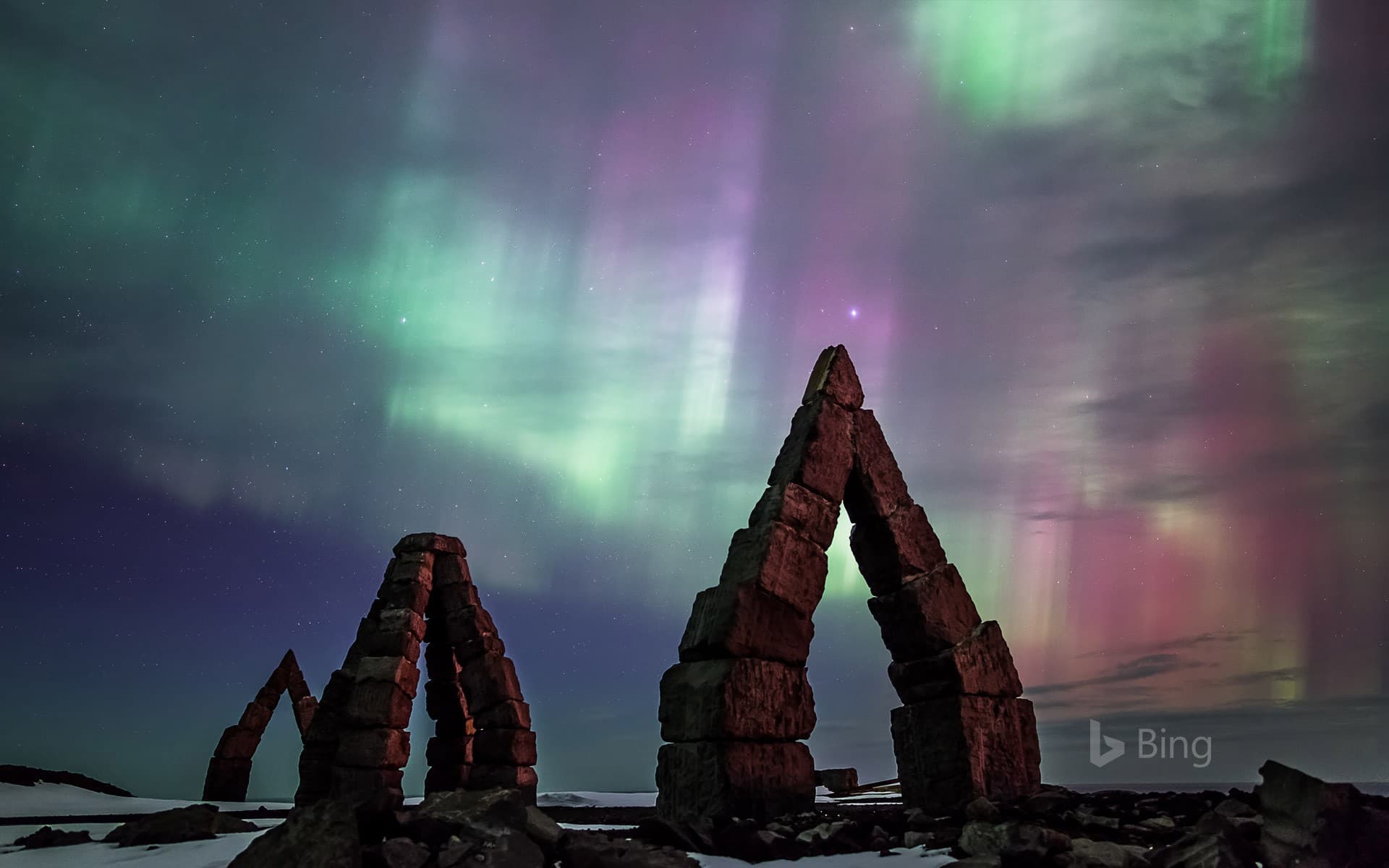 Bing Wallpaper: Aurora borealis over the Arctic Henge in Raufarhöfn, Iceland