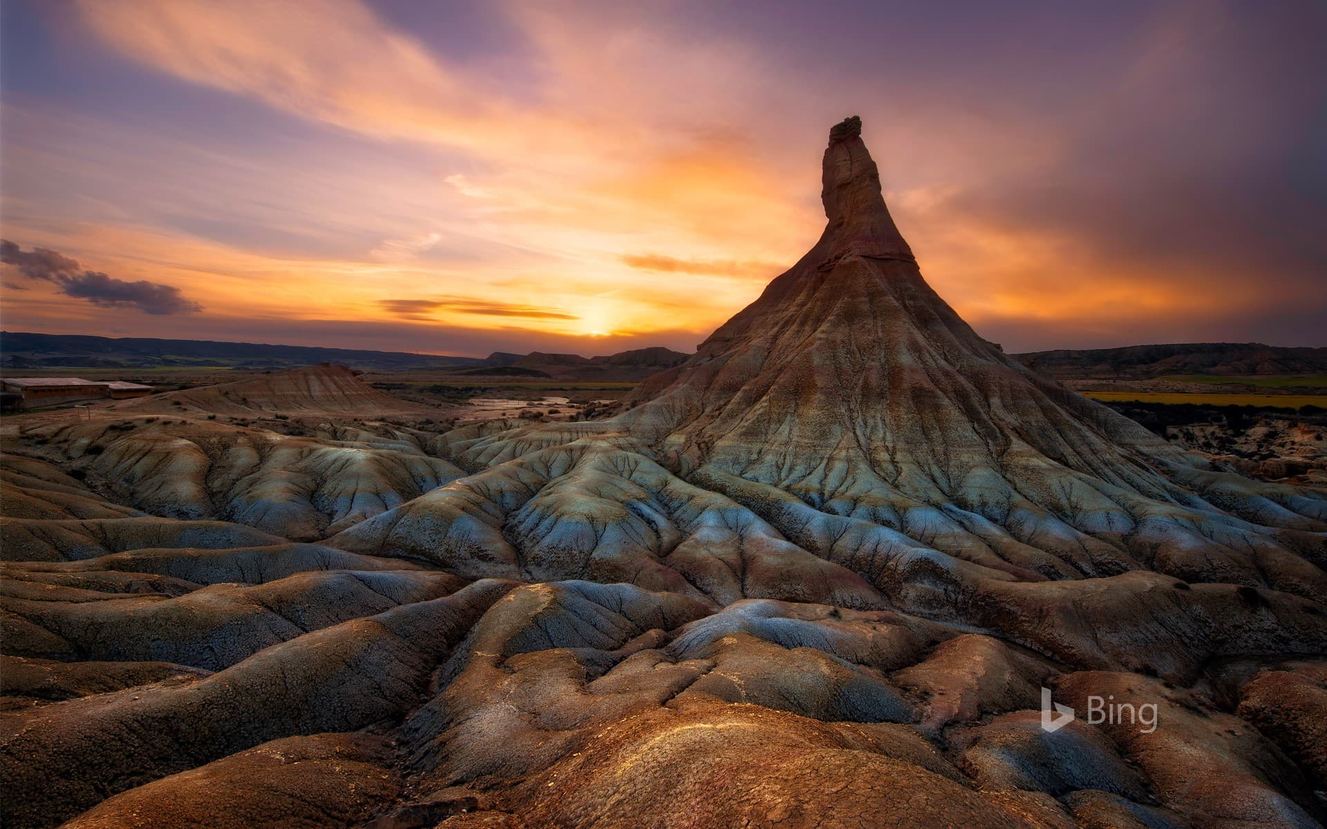 Bing Wallpaper: Colorful sunset over Castildetierra, in the Natural Park of Bardenas Reales, Navarre, Spain
