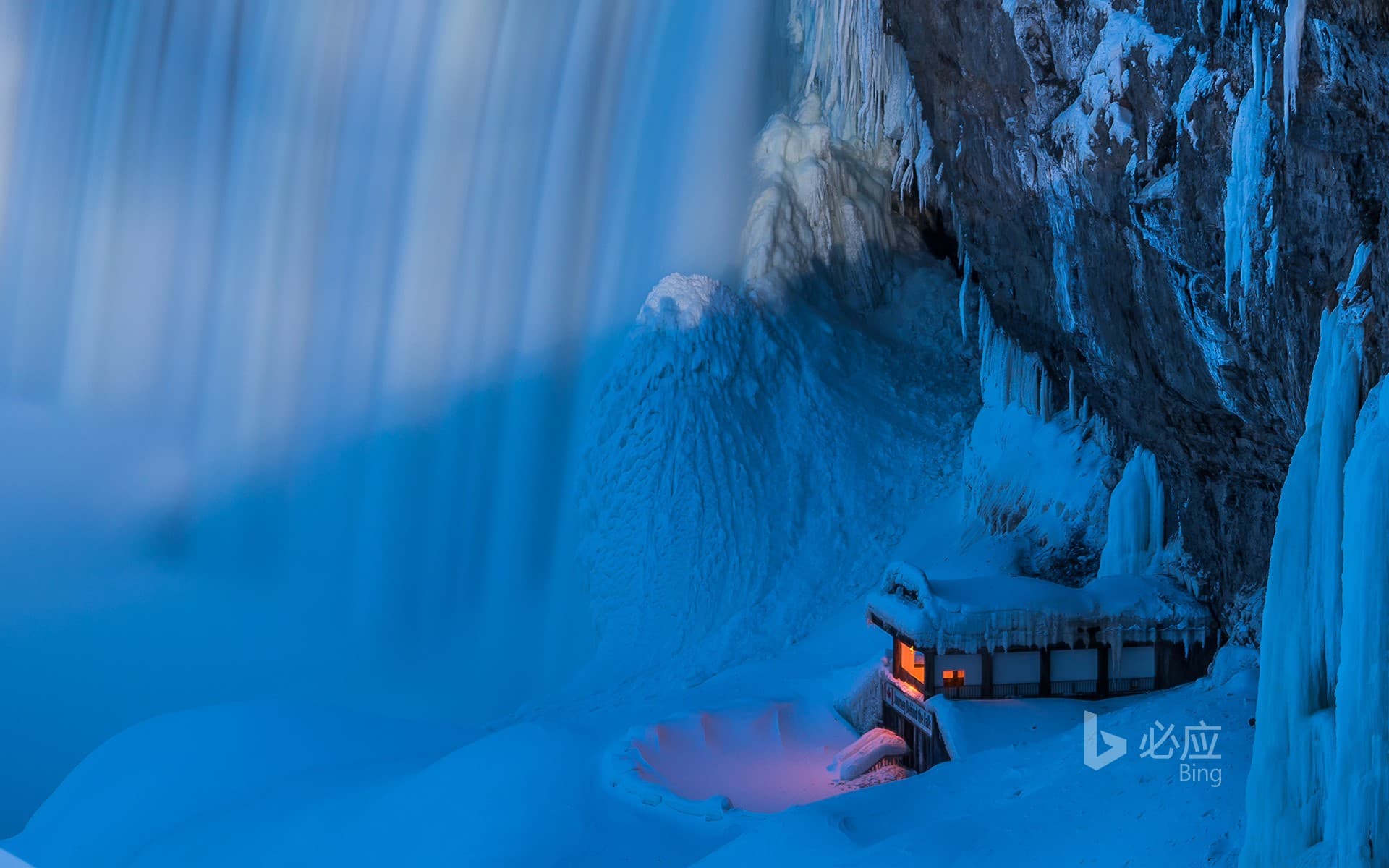 Bing Wallpaper: Living experience on a frozen waterfall platform, Niagara Falls, Ontario, Canada