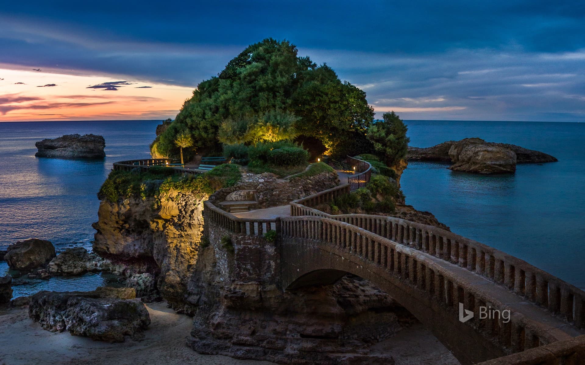 Bing Wallpaper: Rocher de la Vierge in Biarritz, Pyrénées-Atlantiques, France