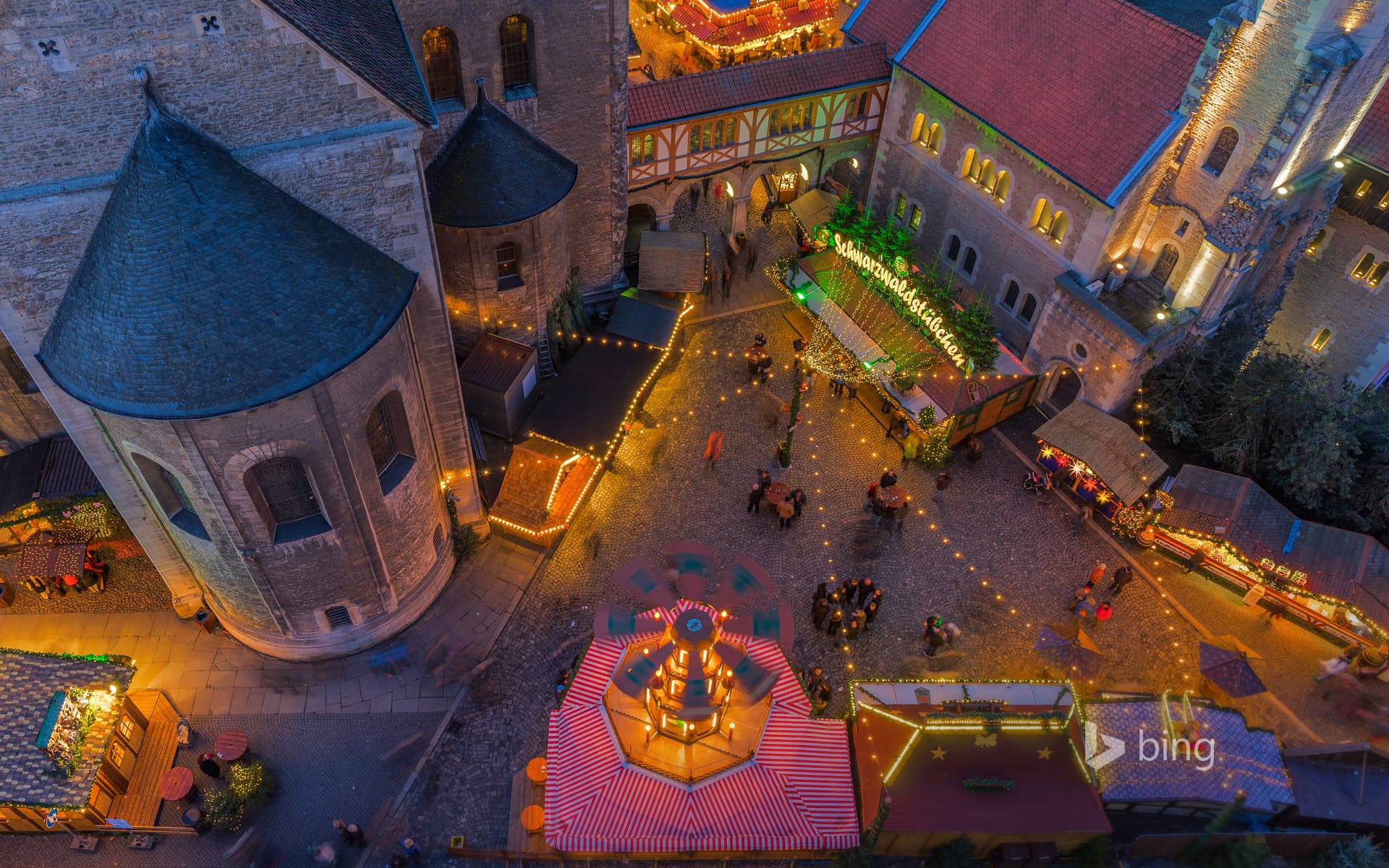Bing Wallpaper: Christmas market in Braunschweig, Germany