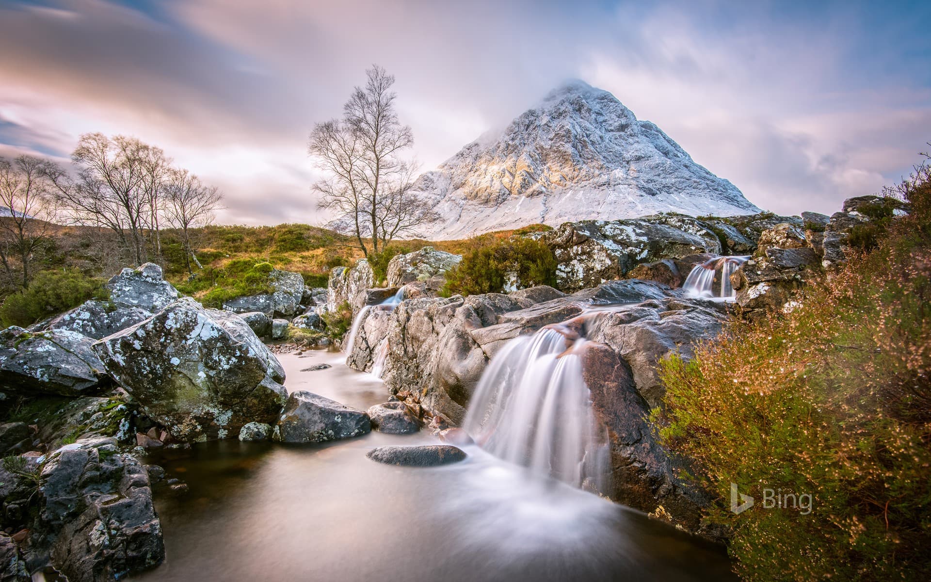 Bing Wallpaper: View of Buachaille Etive Mor in the Scottish Highlands