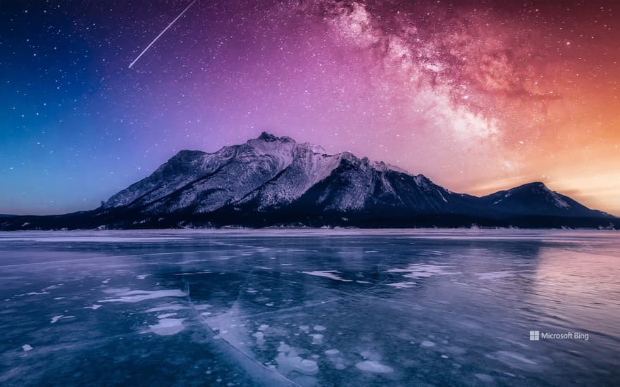 Bing Wallpaper: Frozen Abraham Lake, Alberta, Canada