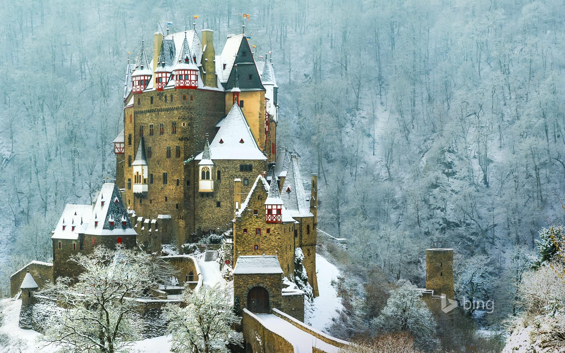 Bing Wallpaper: Eltz Castle between Koblenz and Trier, Germany