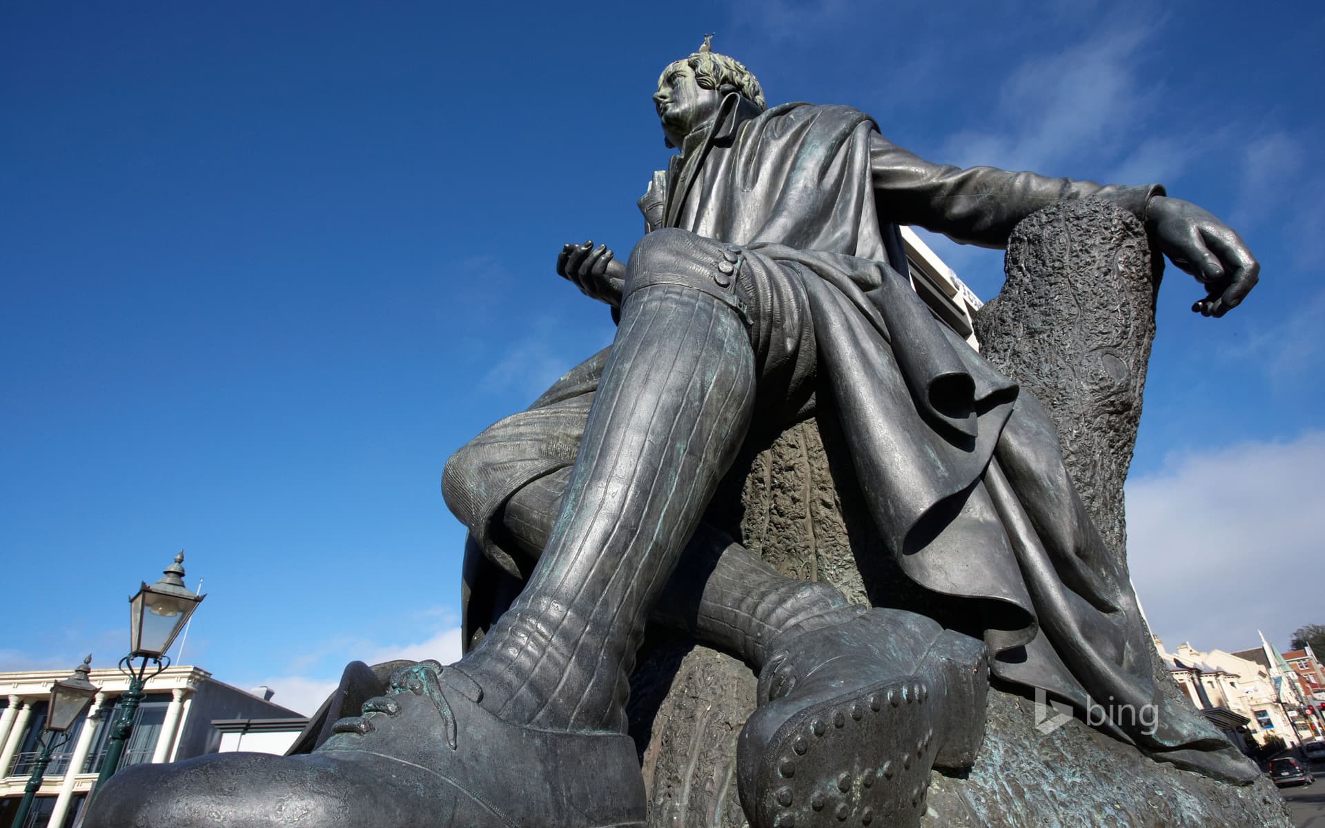 Bing Wallpaper: Robert Burns Statue, Dunedin, New Zealand