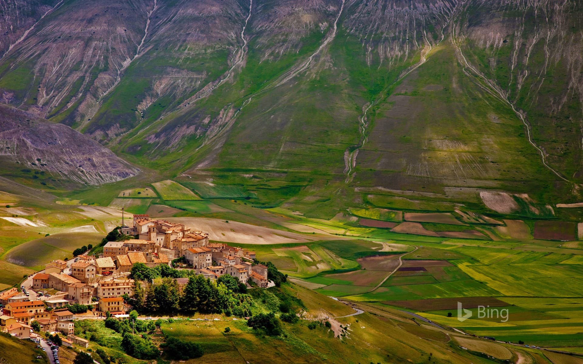 Bing Wallpaper: Castelluccio in Monti Sibillini National Park, Italy