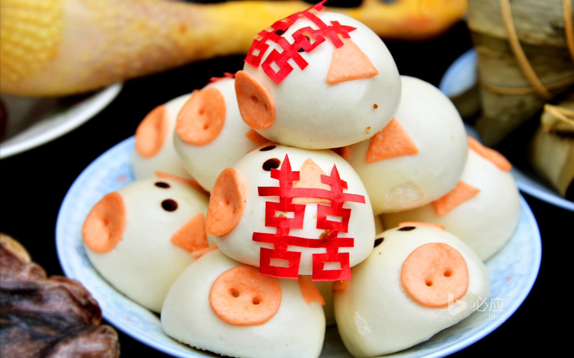 Bing Wallpaper: Piggy snacks in a country wedding