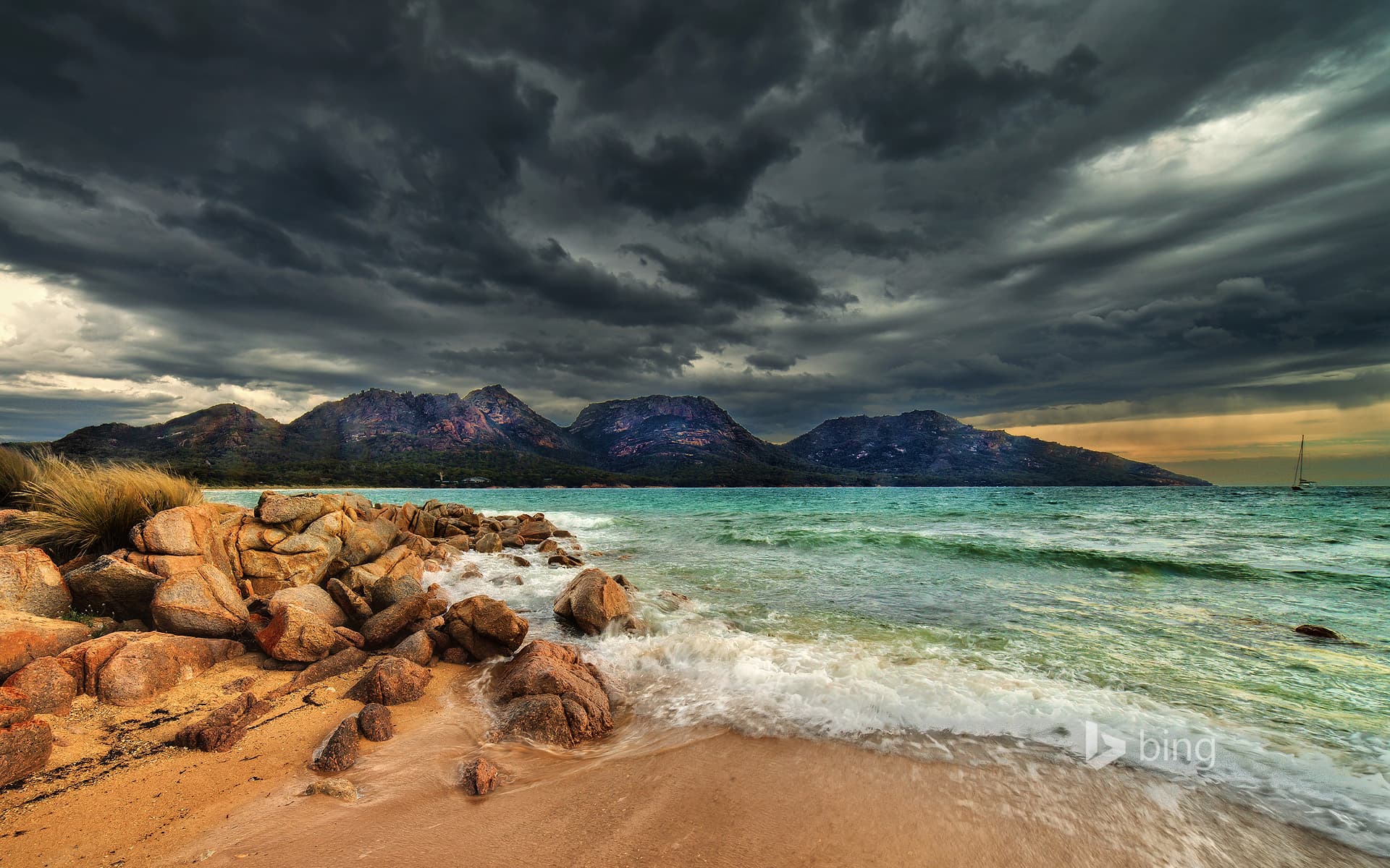 Bing Wallpaper: Coles Bay in Freycinet National Park, Tasmania, Australia