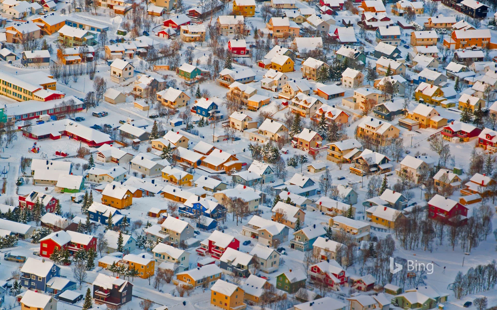 Bing Wallpaper: Colourful houses in Tromsø, Norway