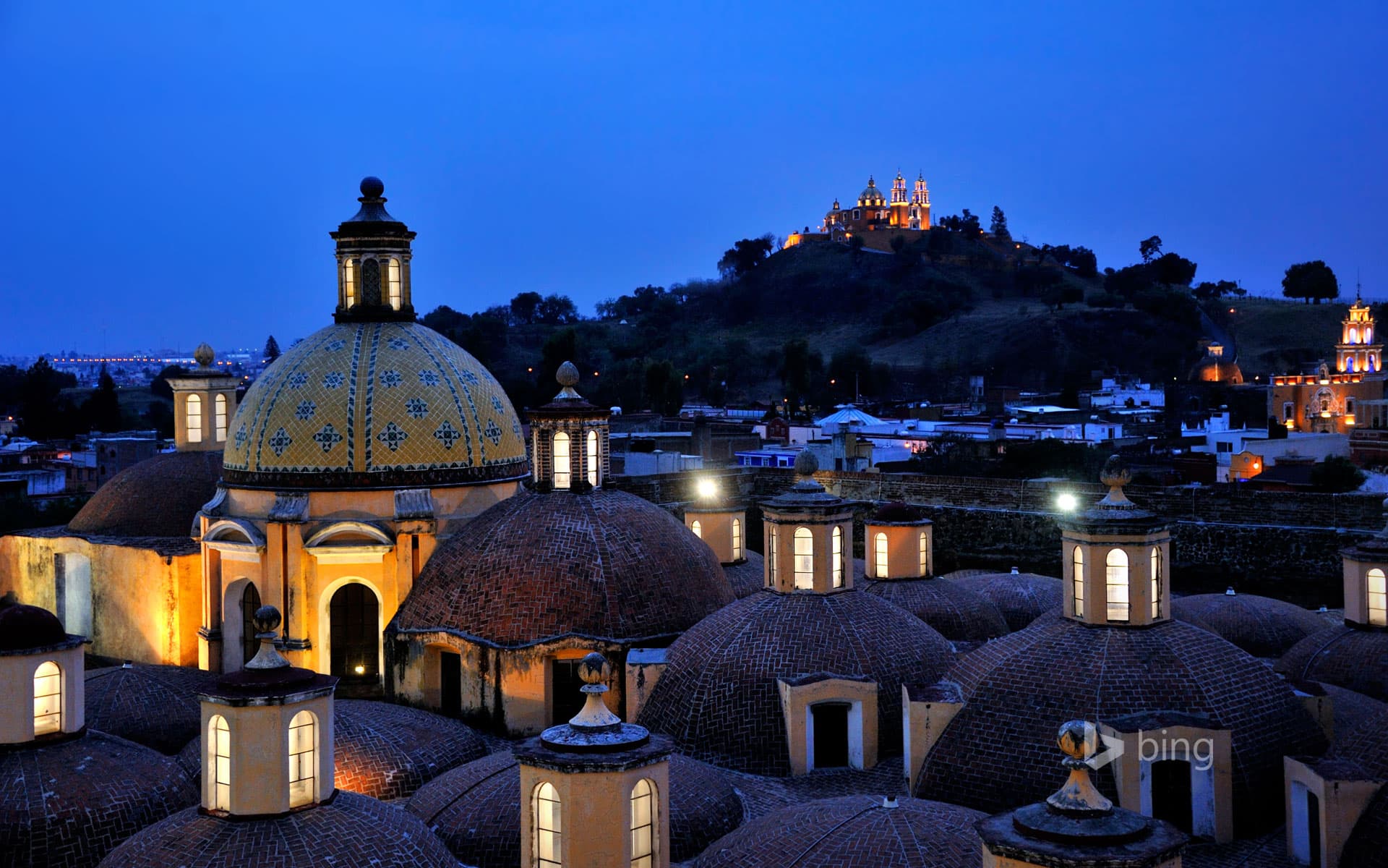 Bing Wallpaper: Convento de San Gabriel monastery, San Pedro Cholula, Puebla, Mexico