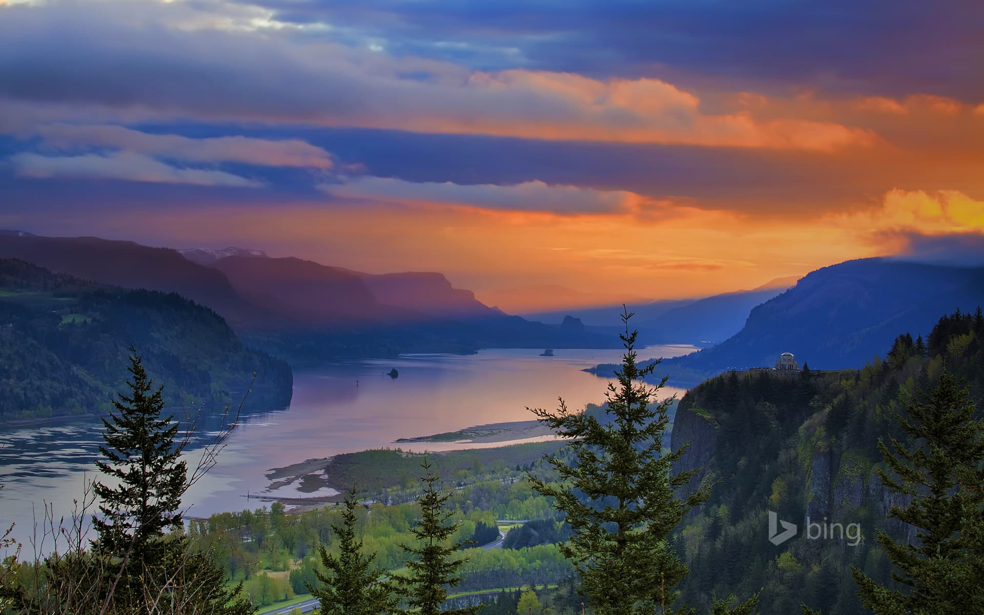 Bing Wallpaper: Crown Point at Columbia River Gorge, Oregon