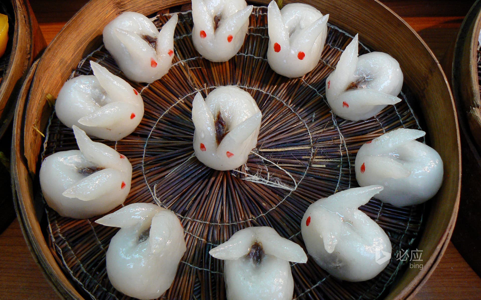 Bing Wallpaper: Shanghai Qibao Ancient Town, cute red bean rabbit
