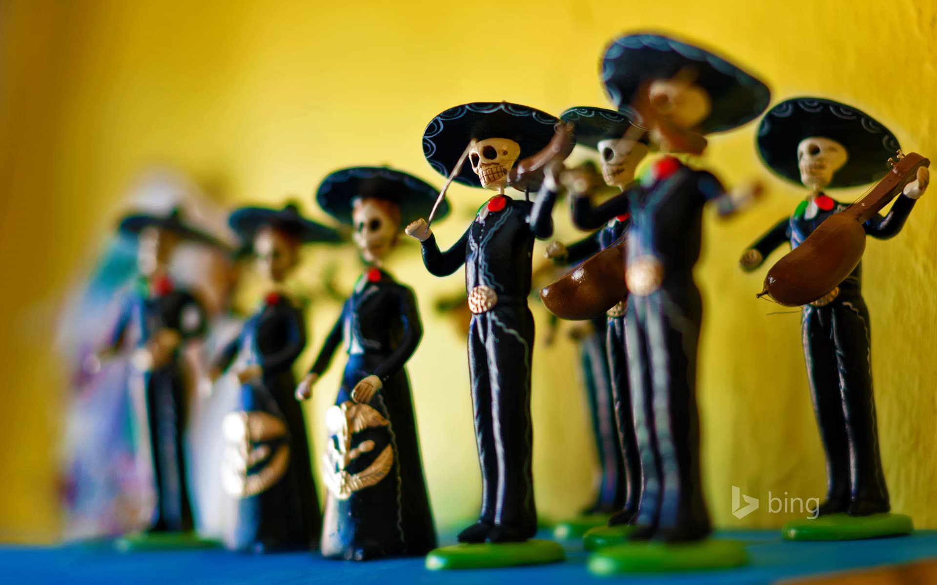 Bing Wallpaper: Day of the Dead calavera figurines