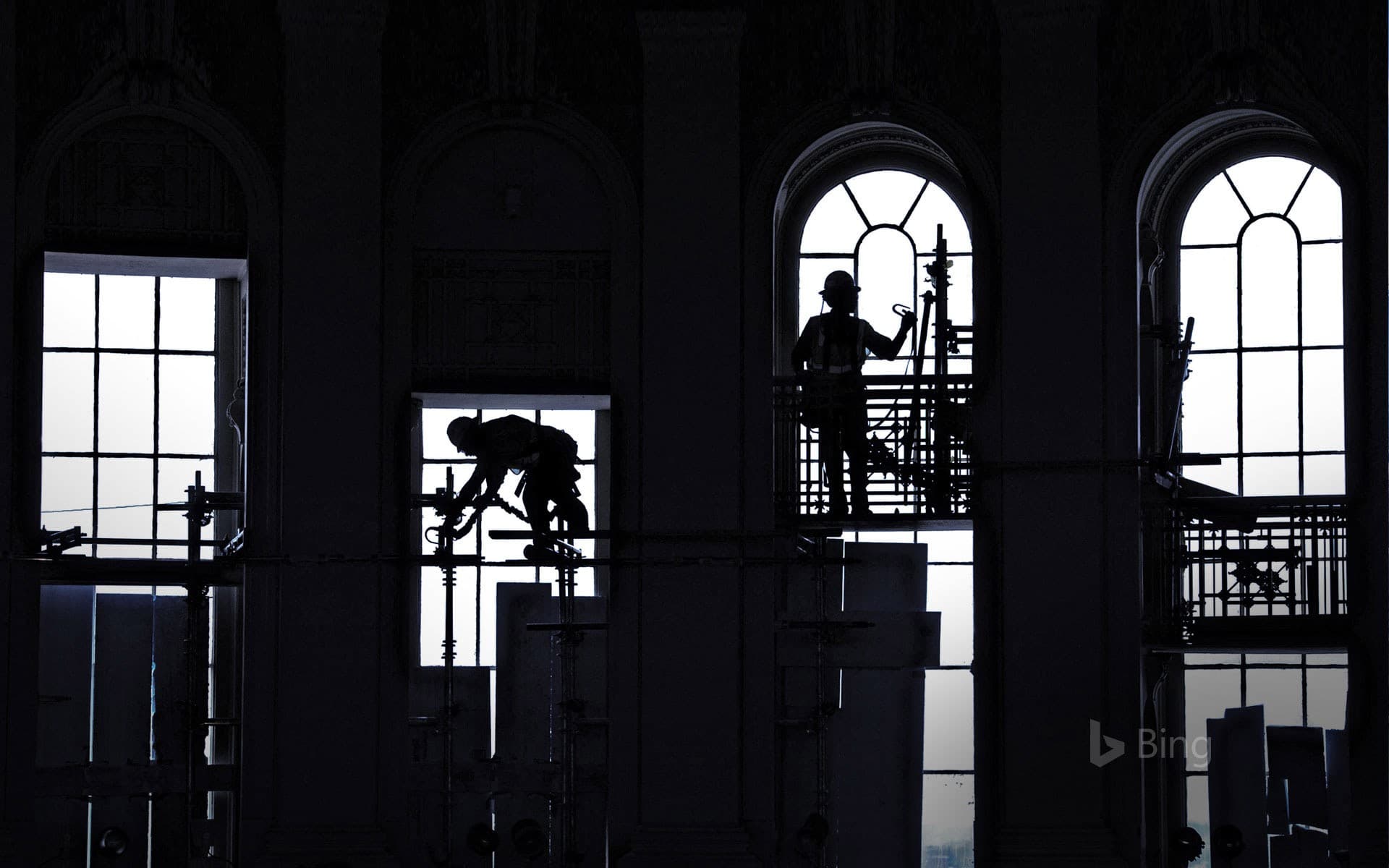 Bing Wallpaper: Workers restoring the rotunda of the US Capitol in Washington, DC