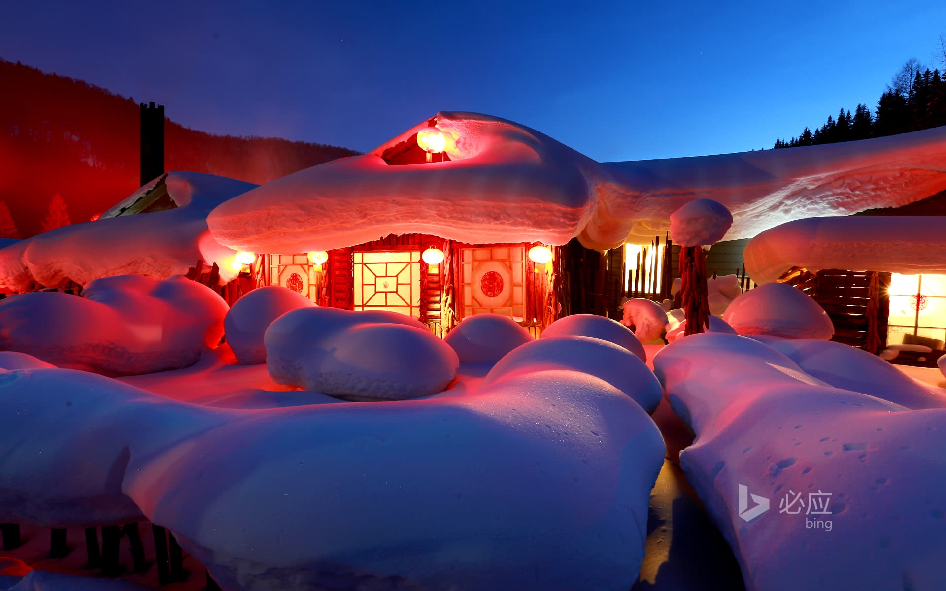 Bing Wallpaper: [Today's little year] Snowing village