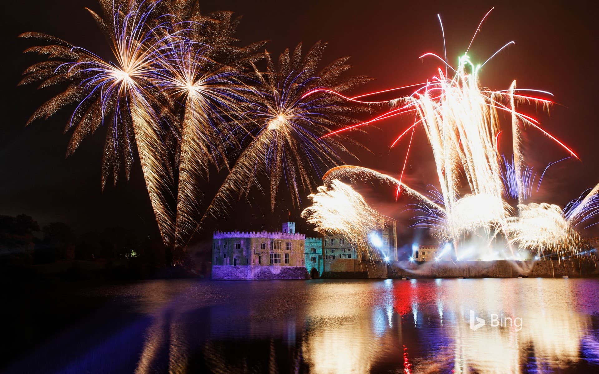 Bing Wallpaper: Bonfire Night fireworks, Leeds Castle, Kent
