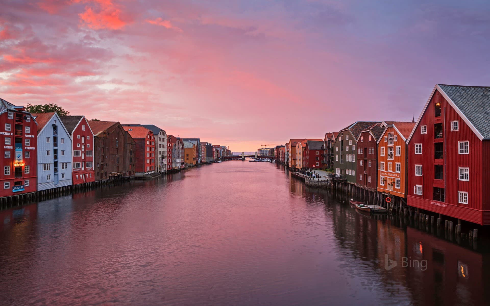 Bing Wallpaper: Historic fishing warehouses in Trondheim, Norway