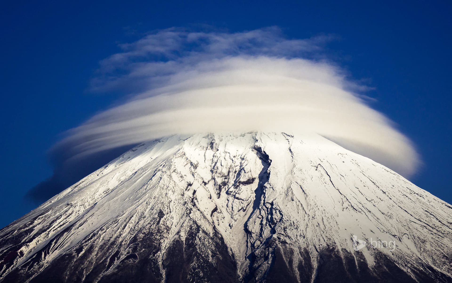 Bing Wallpaper: Circular cloud around top of Mount Fuji, Japan