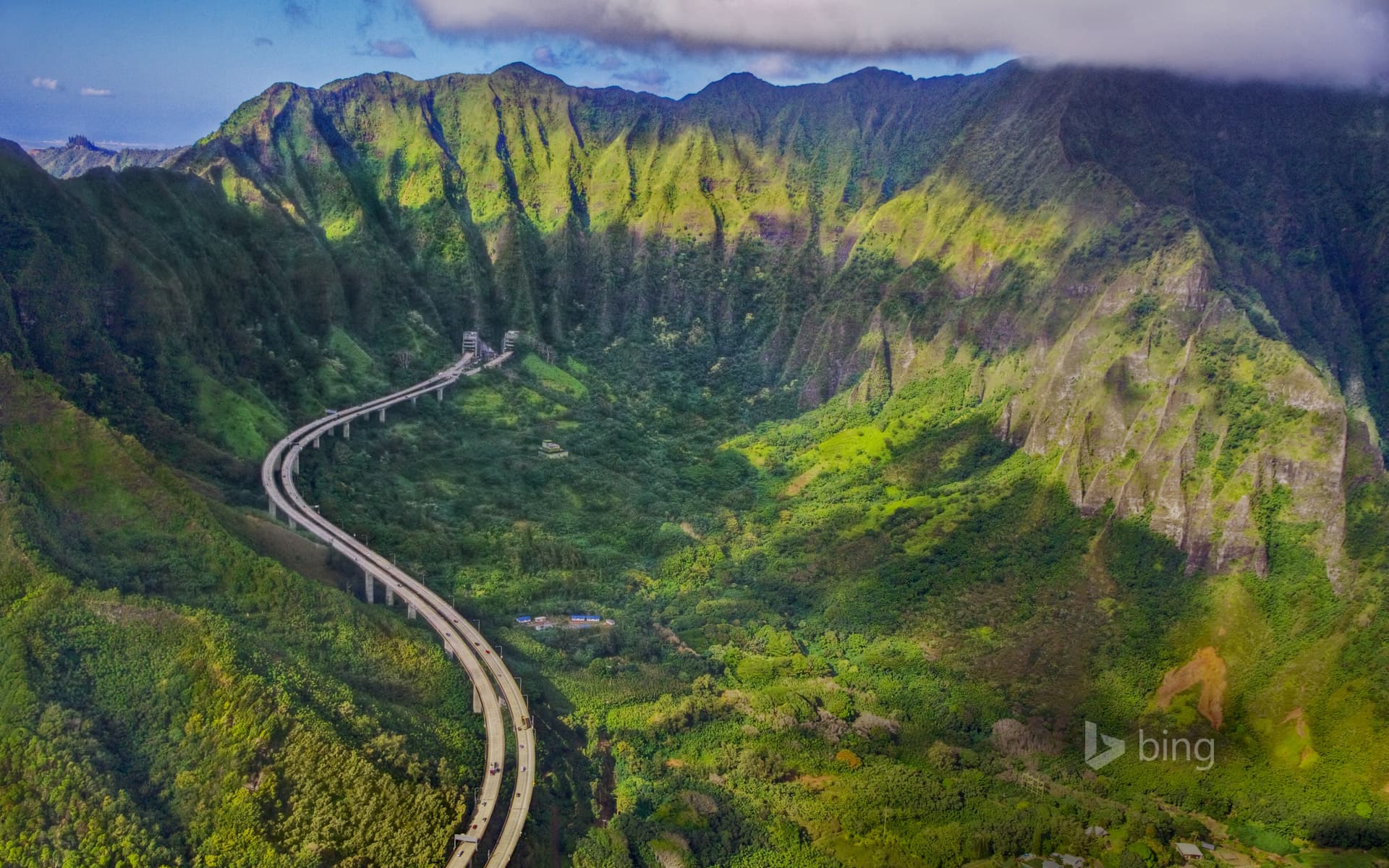 Bing Wallpaper: Interstate H-3 on the island of Oahu, Hawaii