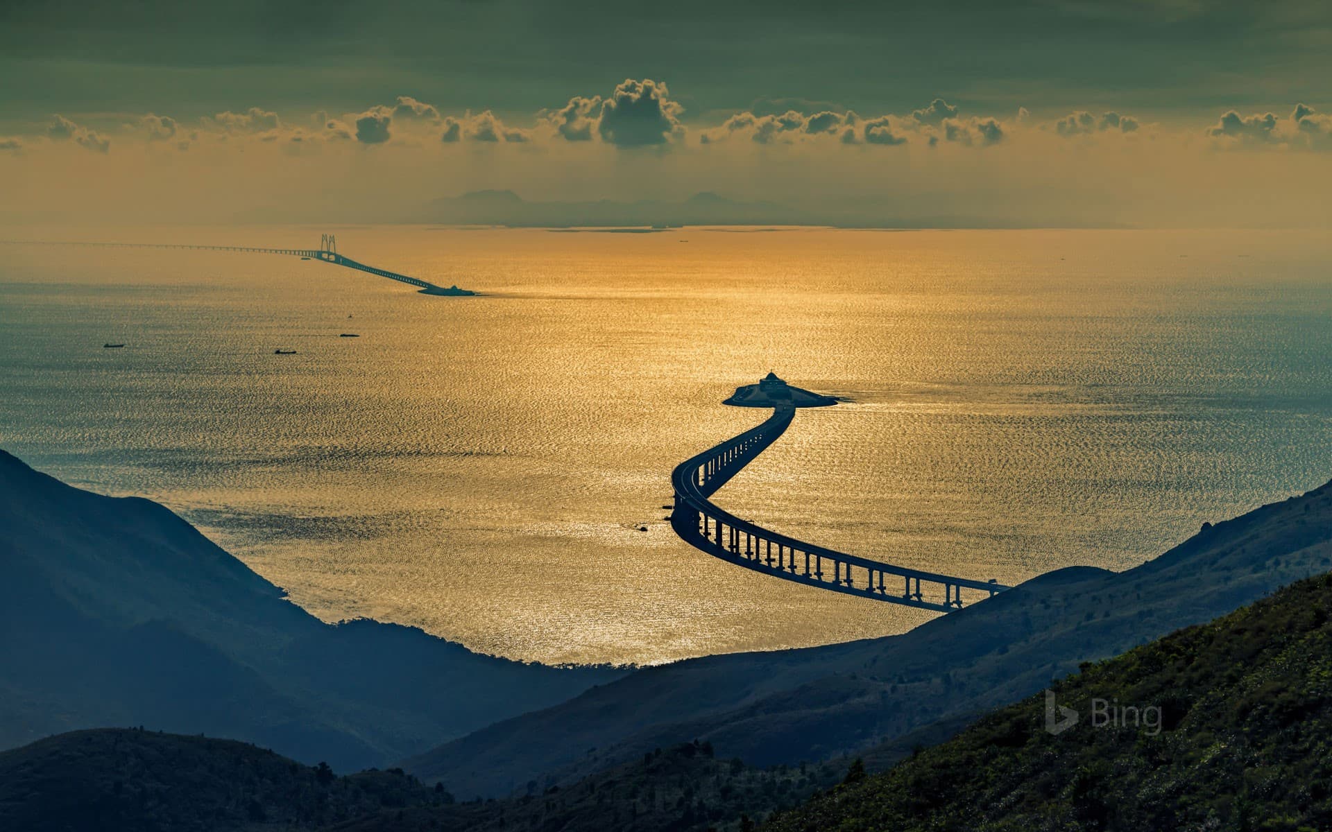 Bing Wallpaper: Hong Kong-Zhuhai-Macau Bridge, China