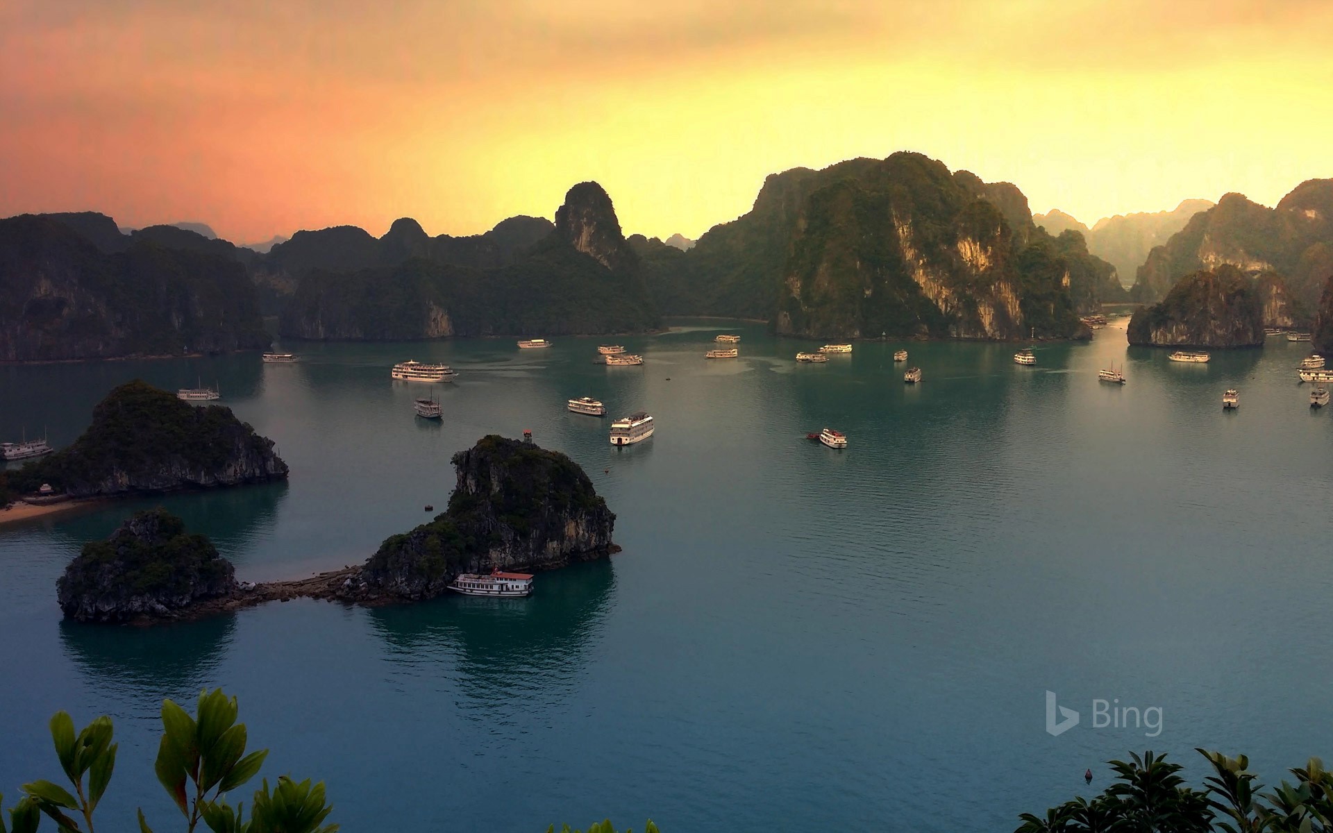 Bing Wallpaper: Sunset on Hạ Long Bay, Vietnam