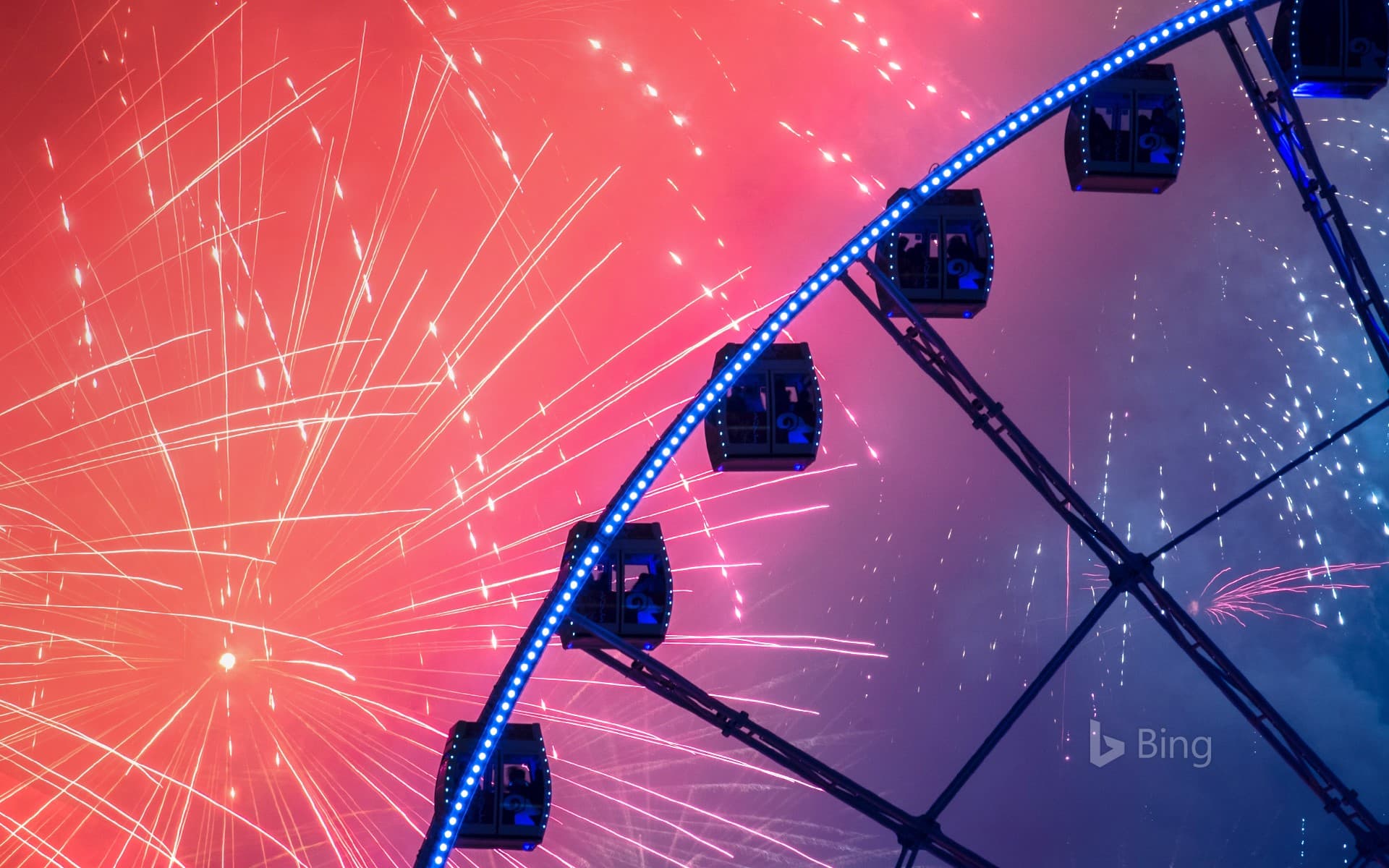 Bing Wallpaper: [New Year's Day Today] New Year's Eve on the "Hong Kong Eye" Ferris Wheel, Hong Kong