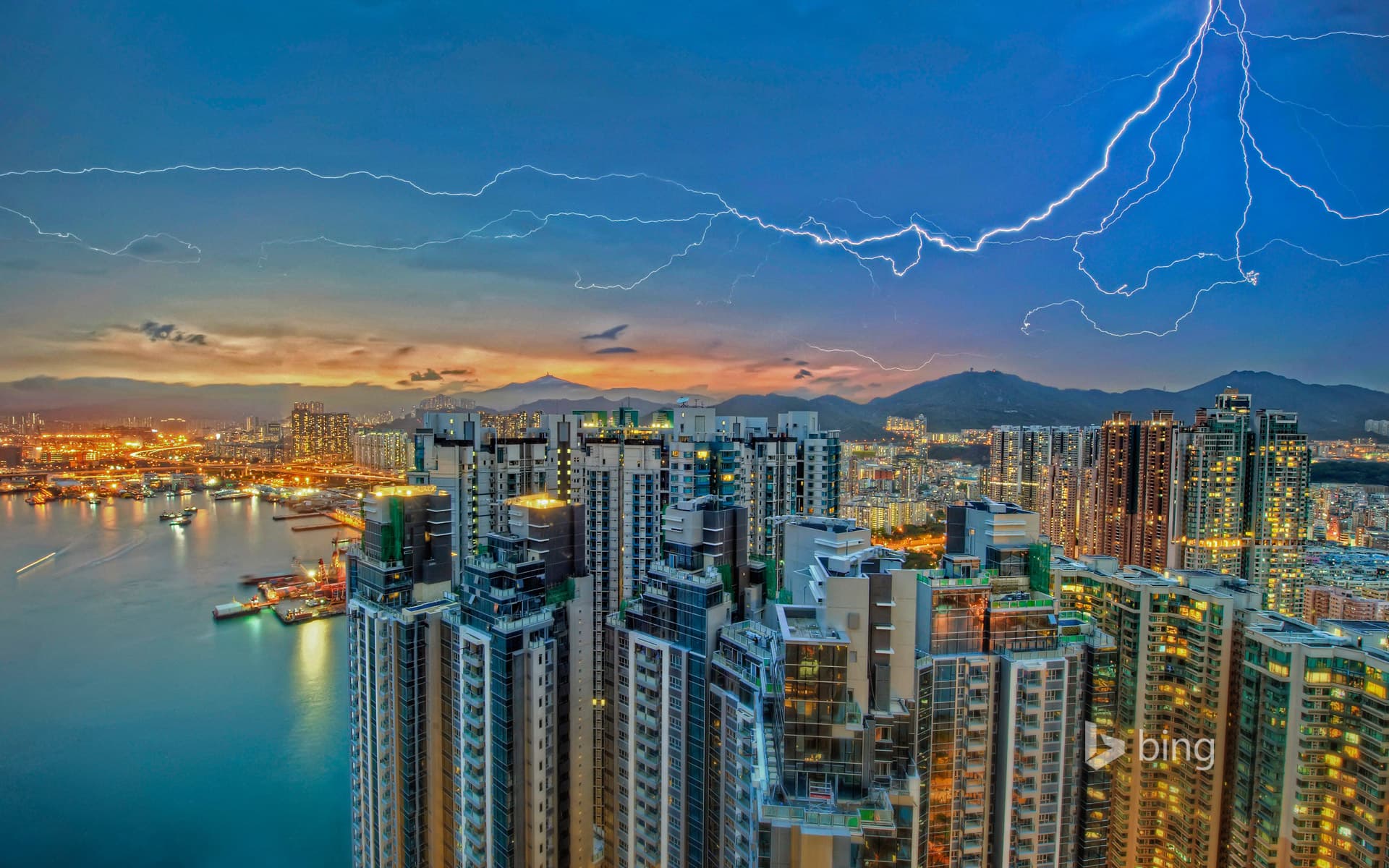 Bing Wallpaper: Lightning over Kowloon, Hong Kong
