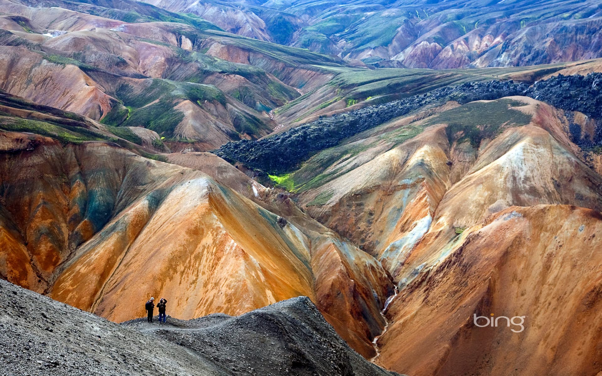 Bing Wallpaper: Colorful rhyolite peaks in the Landmannalaugar region of Iceland