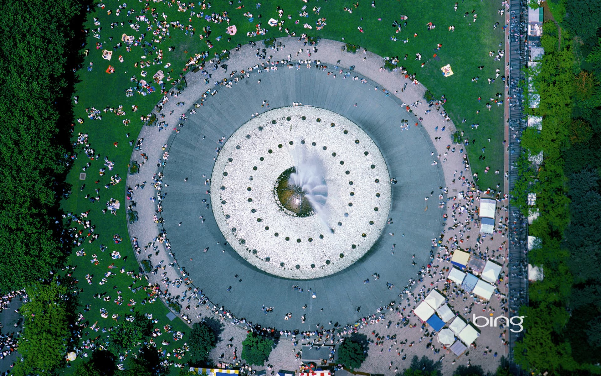 Bing Wallpaper: Aerial view of the International Fountain, Seattle, Washington