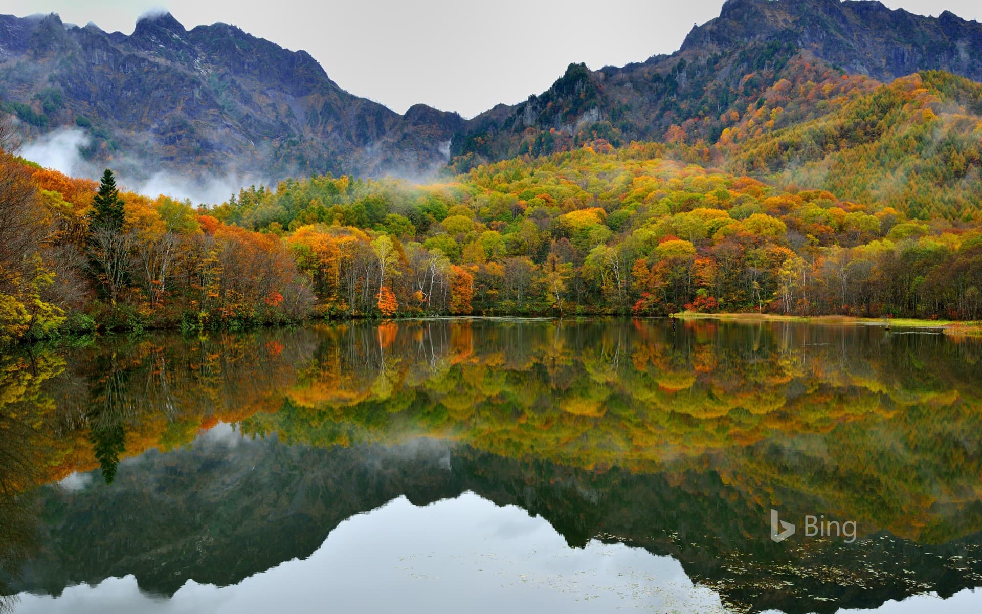 Bing Wallpaper: Autumn colors reflected in Mirror Pond (Kagami-ike), Nagano, Japan