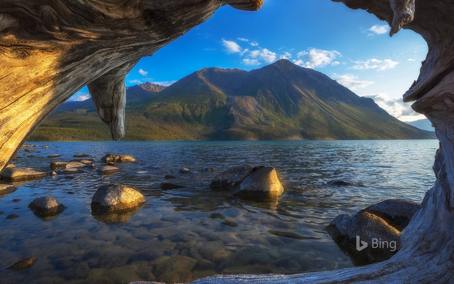 Bing Wallpaper: King’s Throne Mountain rises above Kathleen Lake in Kluane National Park, Yukon, Canada