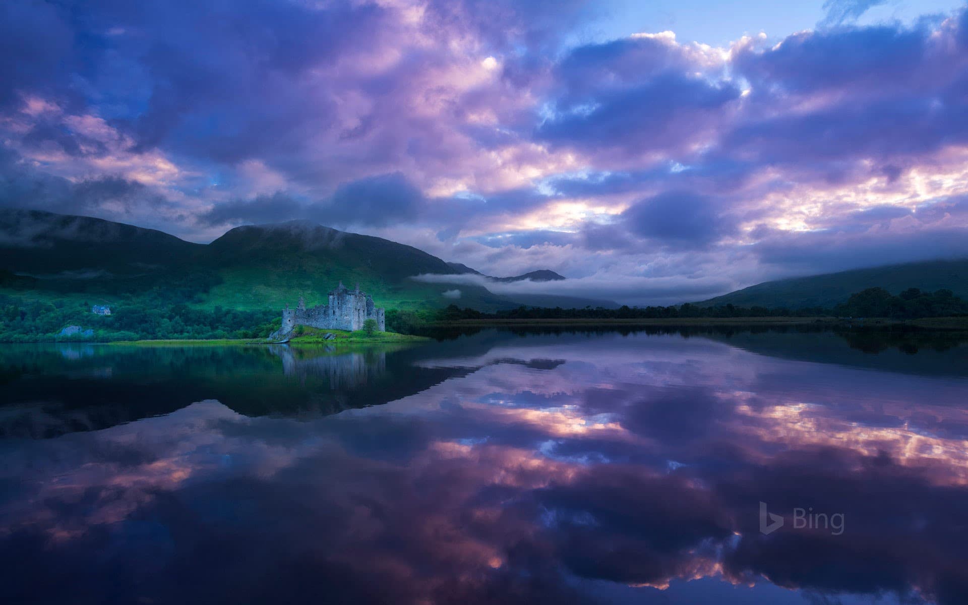 Bing Wallpaper: Kilchurn Castle in Scotland