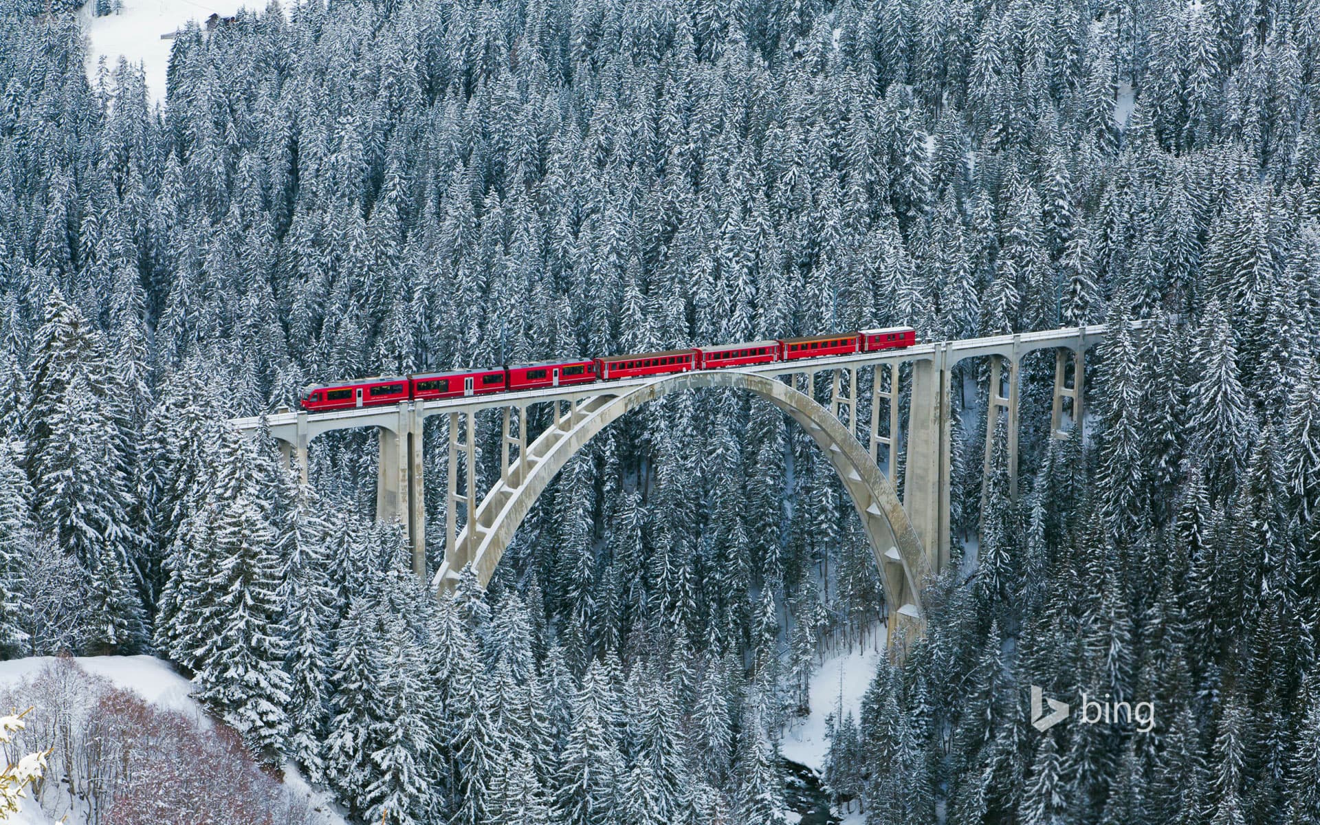 Bing Wallpaper: Rhaetian Railway train passing over Langwieser Viaduct, Switzerland