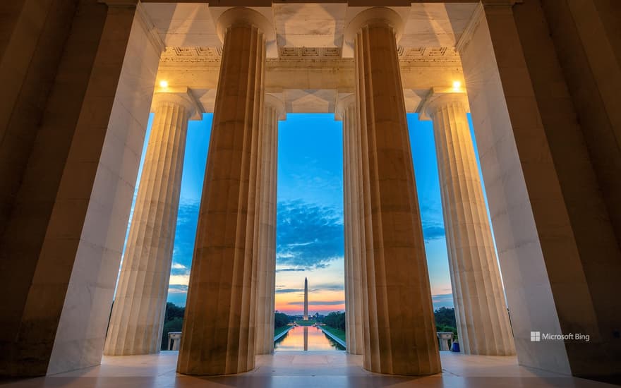 The Washington Monument seen from the Lincoln Memorial, Washington, DC