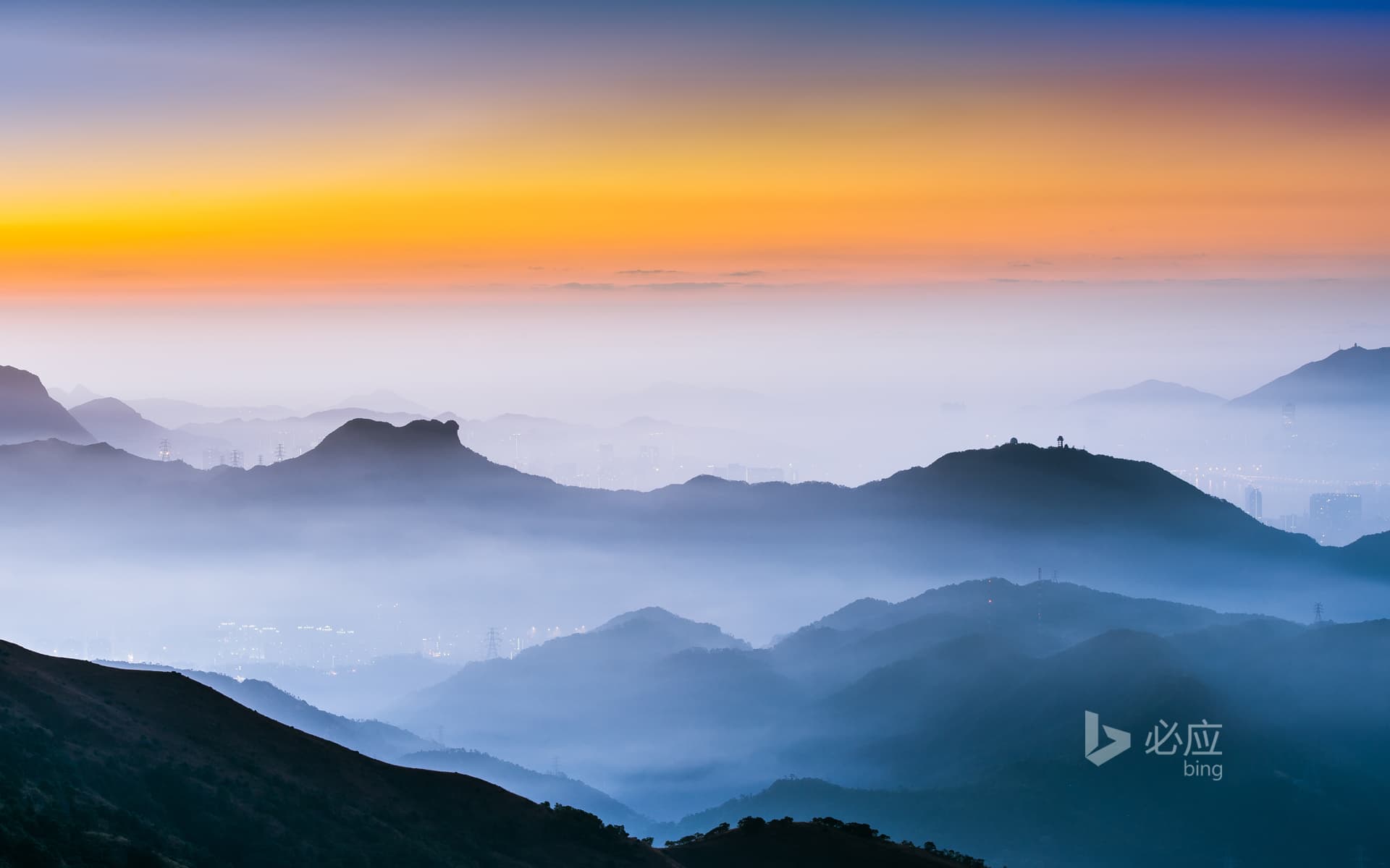 Bing Wallpaper: Hong Kong, Lion Rock in the early morning mist