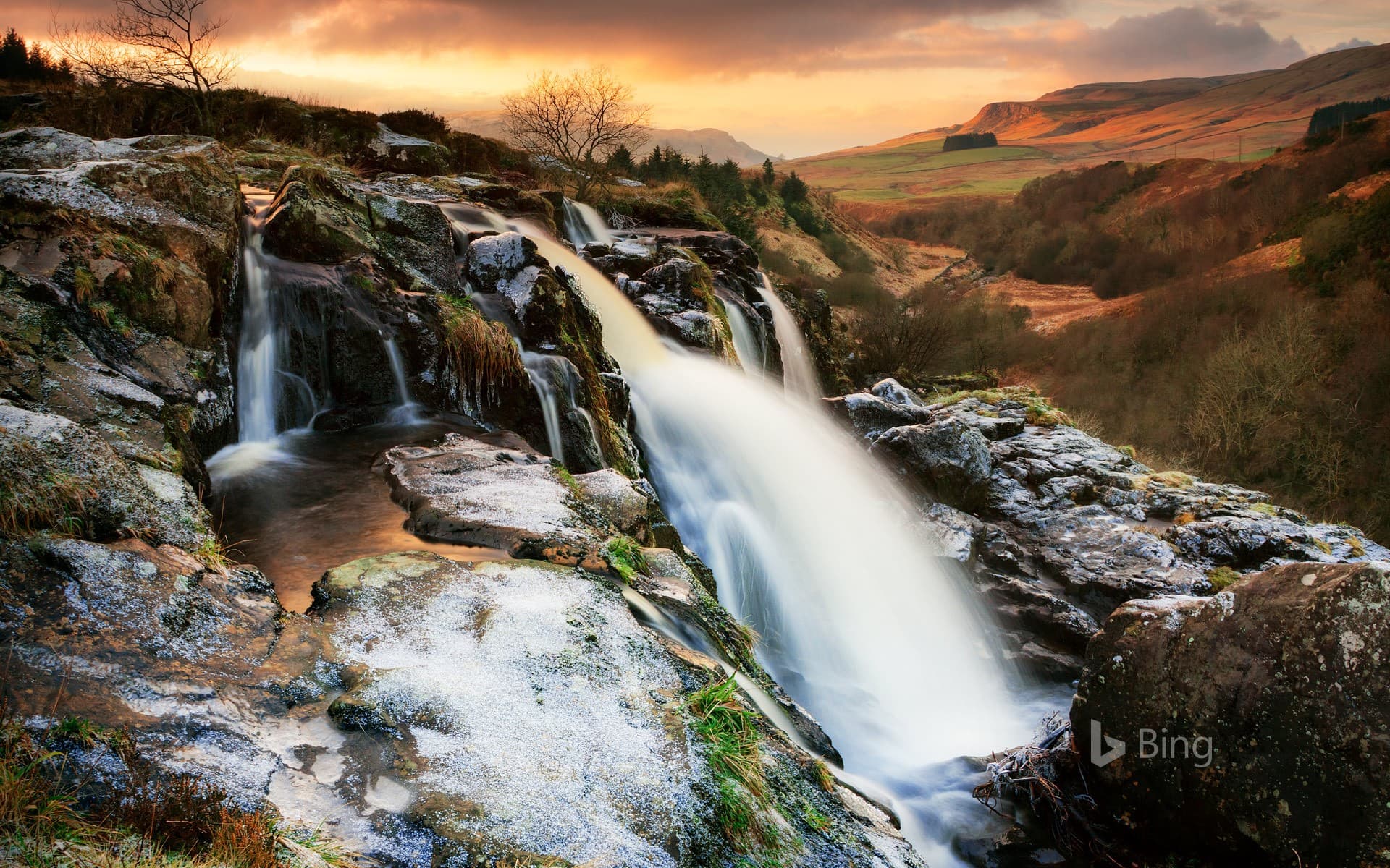 Bing Wallpaper: Loup of Fintry waterfall on the River Endrick, Scotland