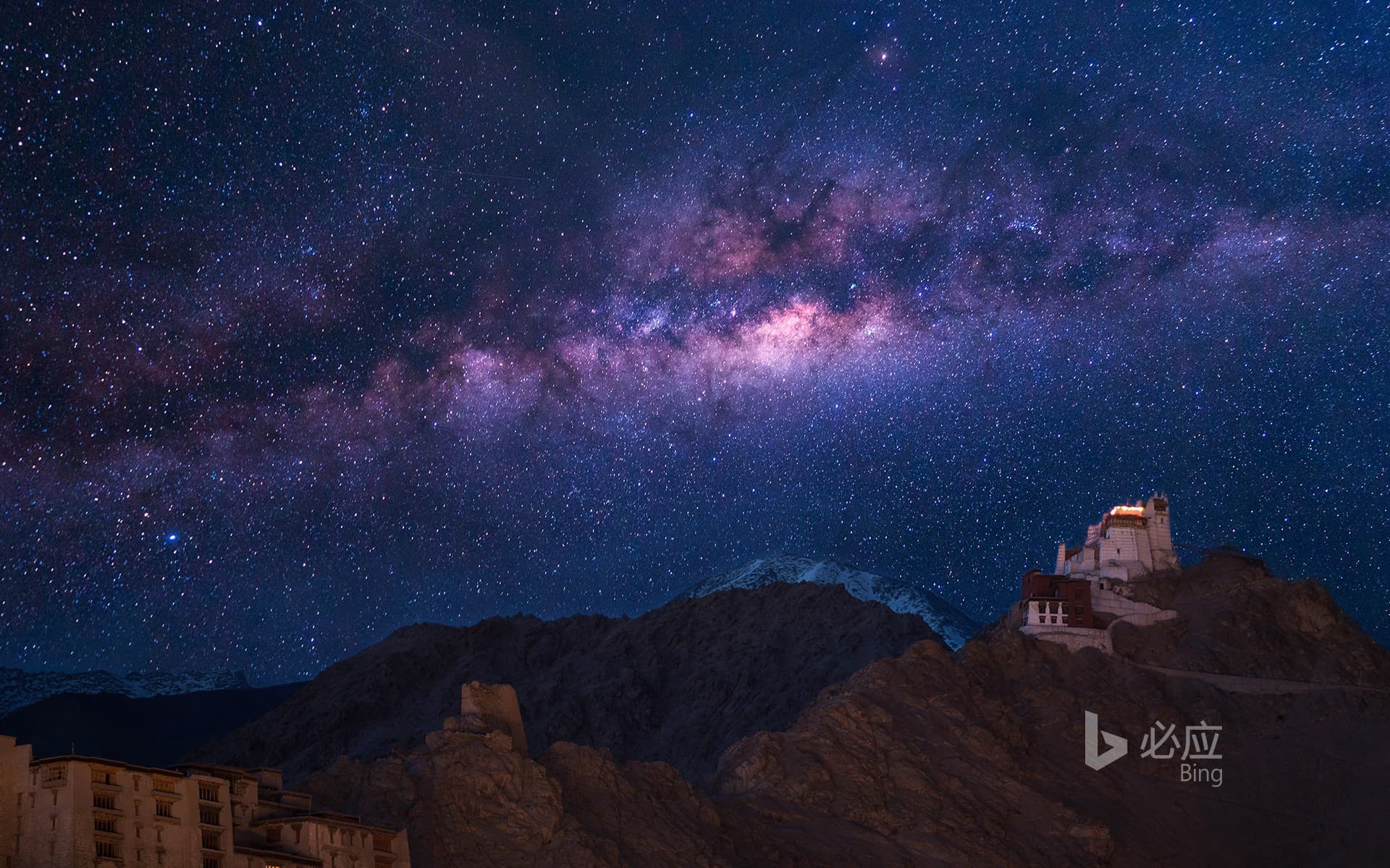 Bing Wallpaper: Milky way over Namgyal Tsemo Monastery, Leh, Ladakh, India