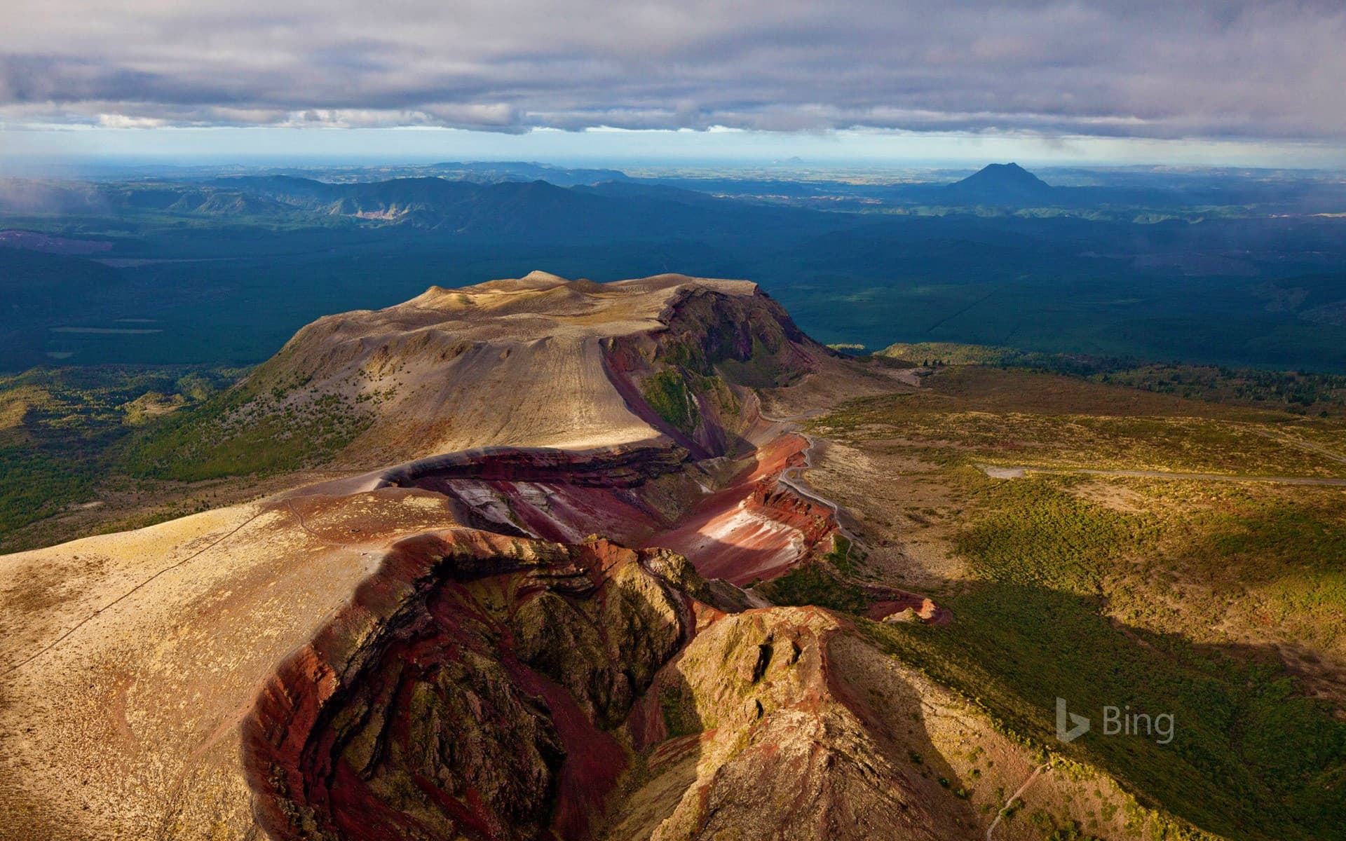 Bing Wallpaper: Mount Tarawera on the North Island, New Zealand