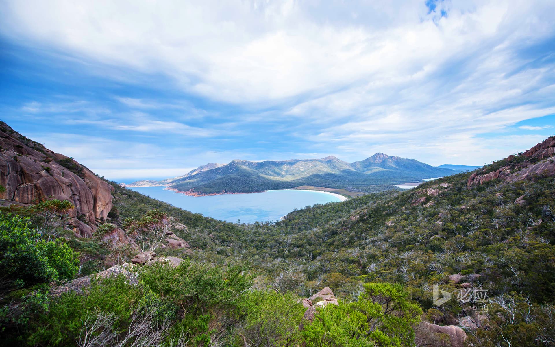 Bing Wallpaper: Wineglass Bay, Fischenah National Park, Tasmania, Australia