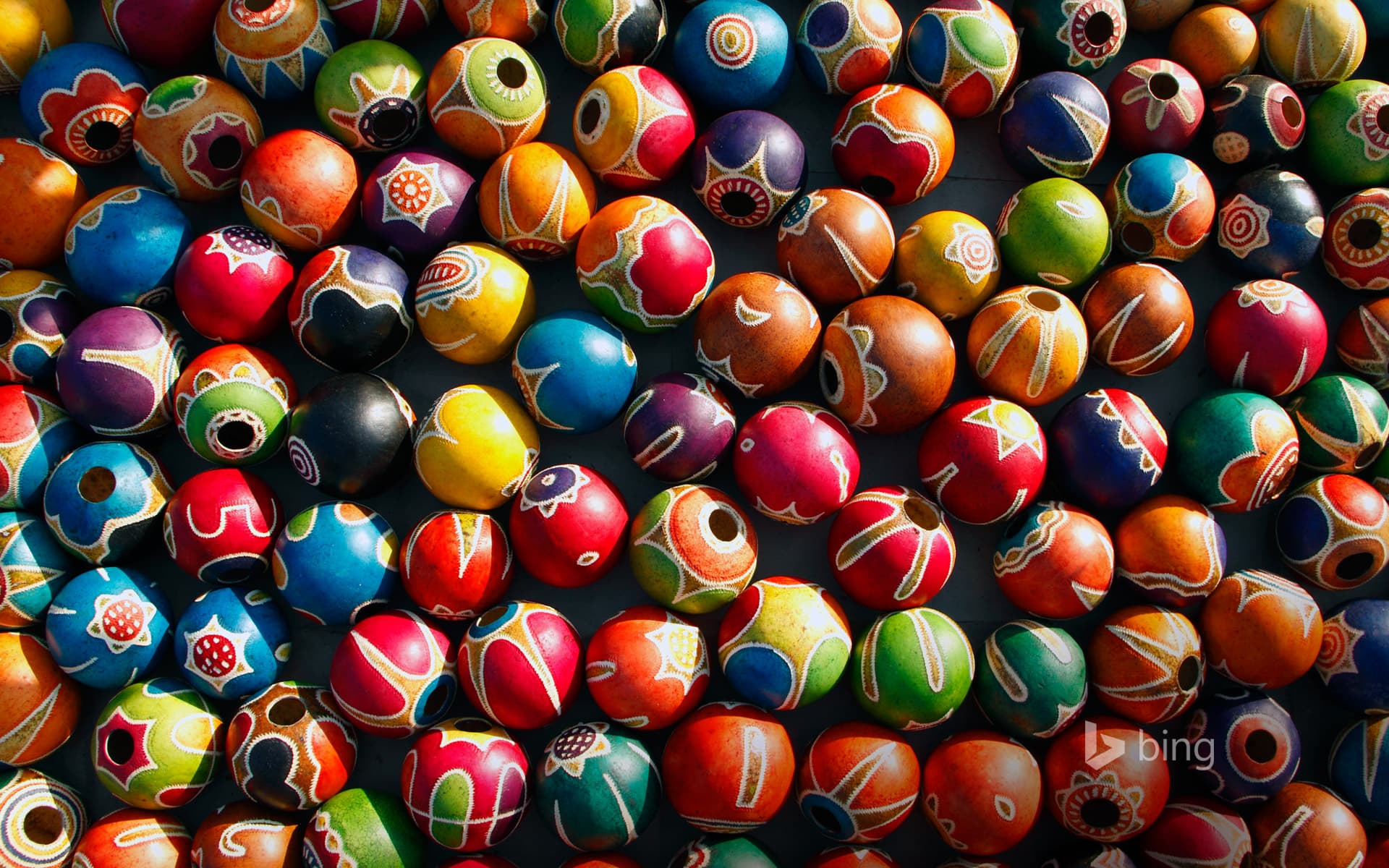 Bing Wallpaper: Decorative clay pots, Saturday art market in Maputo, Mozambique