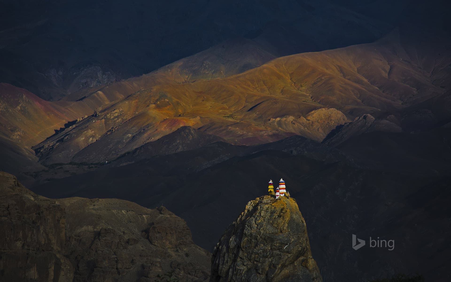 Bing Wallpaper: Mulbekh Monastery in the Zanskar region of Ladakh, Jammu and Kashmir, India