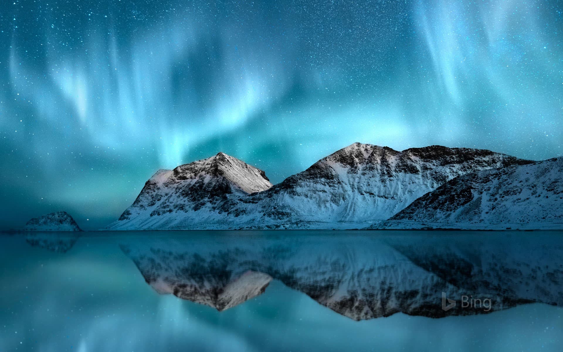 Bing Wallpaper: The aurora borealis over Lofoten, Norway
