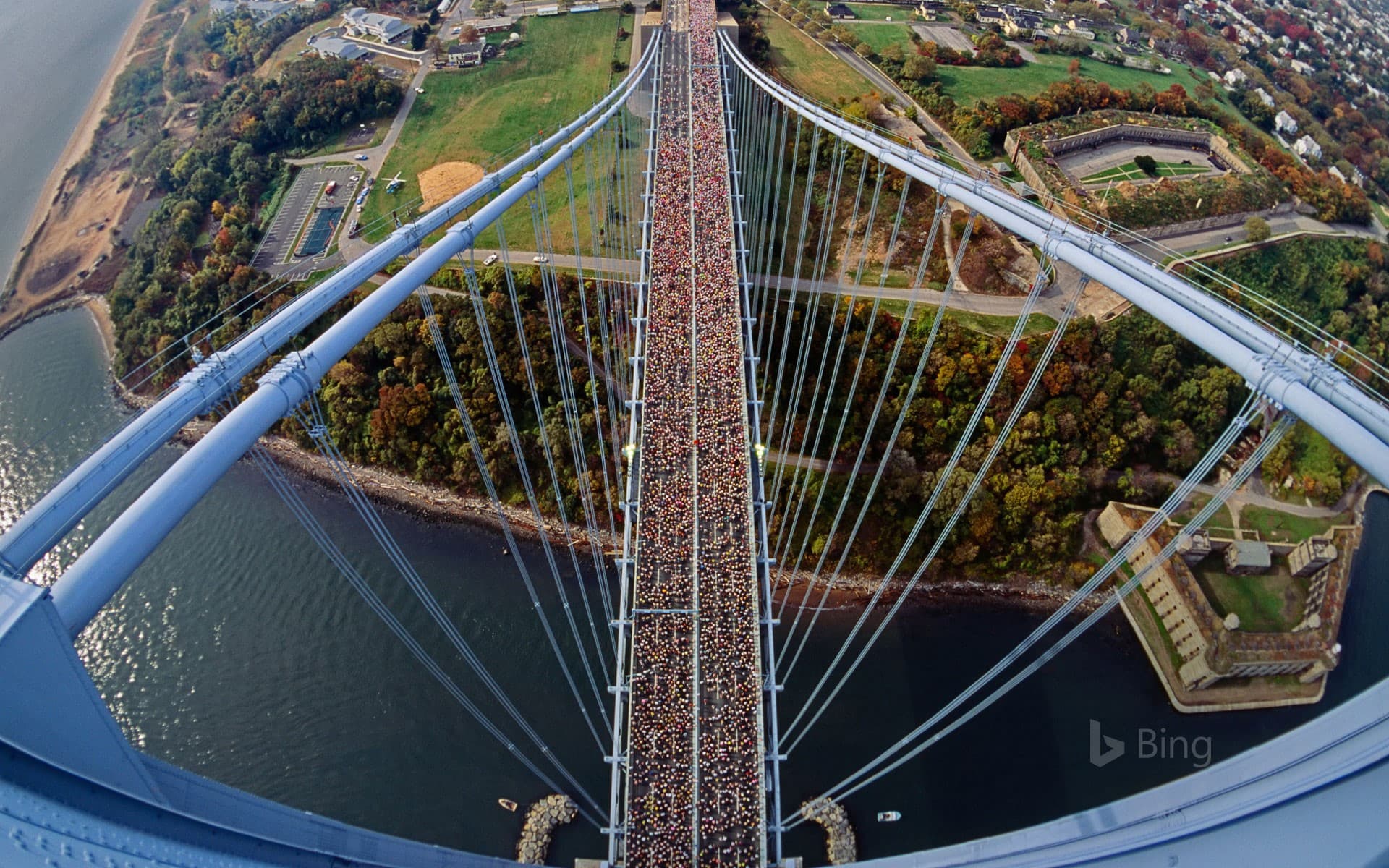 Bing Wallpaper: Runners on the Verrazano-Narrows Bridge between Staten Island and Brooklyn, New York