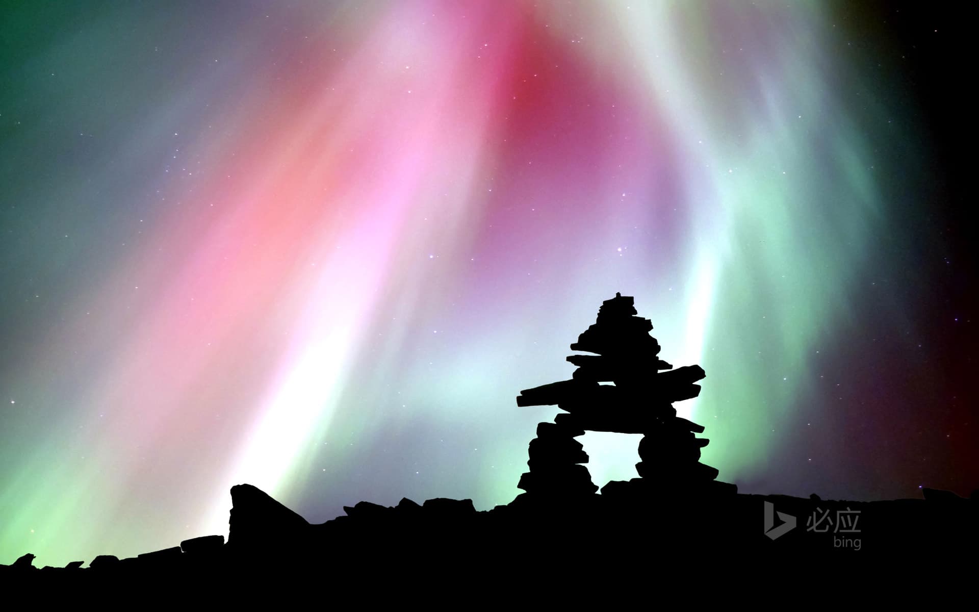 Bing Wallpaper: Aurora and Stone Man (Inuit Rock) in Yukon, Canada