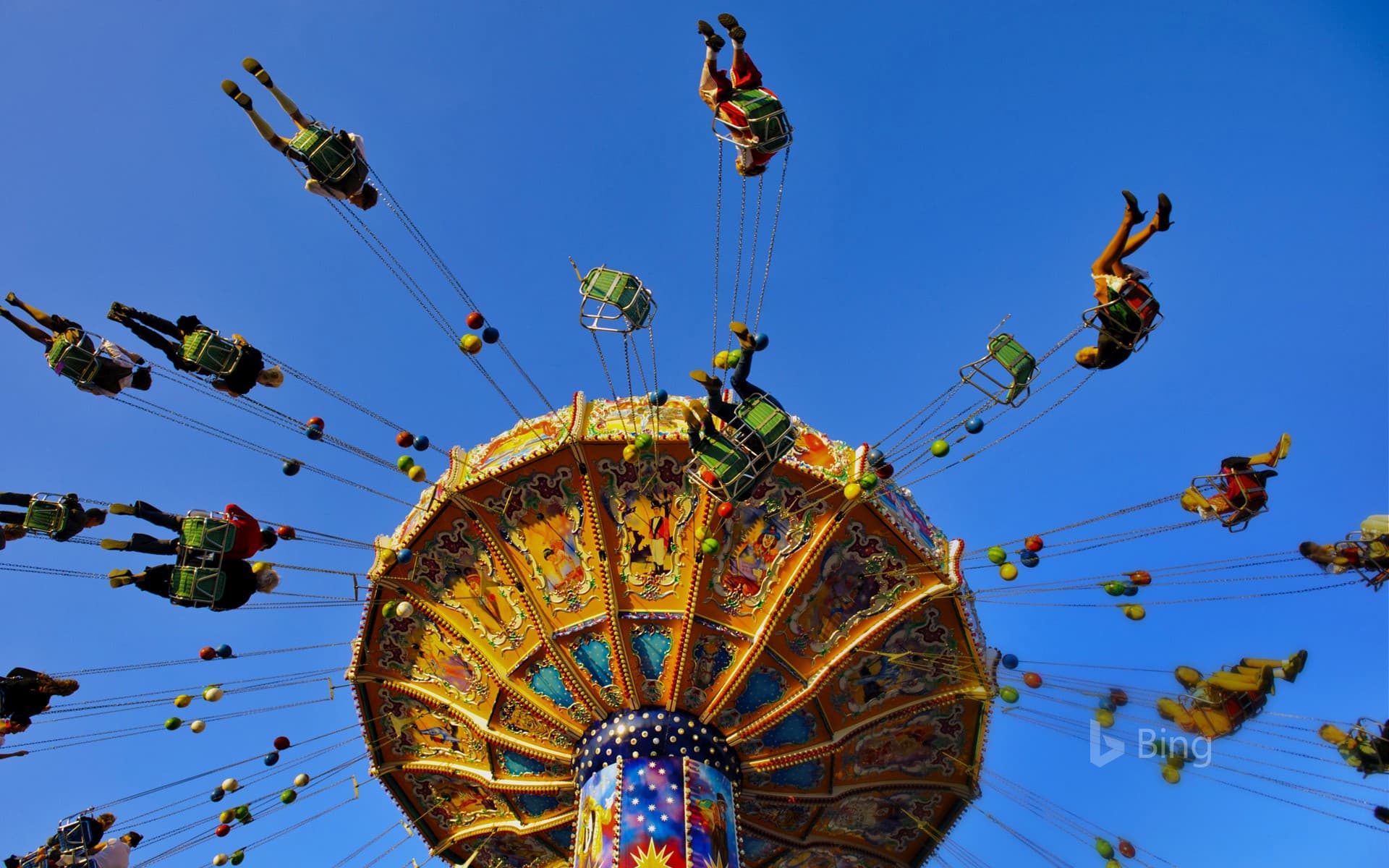 Bing Wallpaper: Amusement ride at Oktoberfest in Munich, Germany