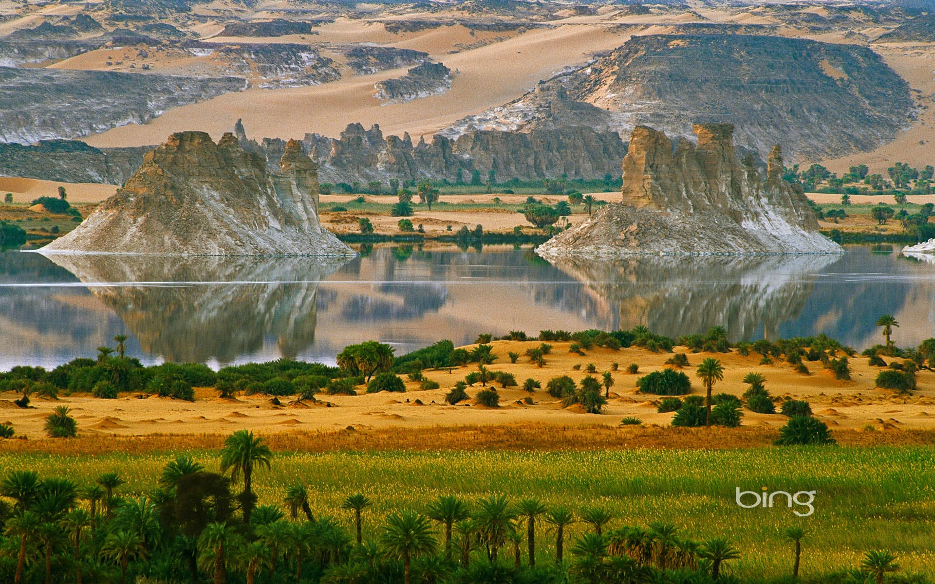 Bing Wallpaper: Lake in the Ounianga Serir, northern Chad