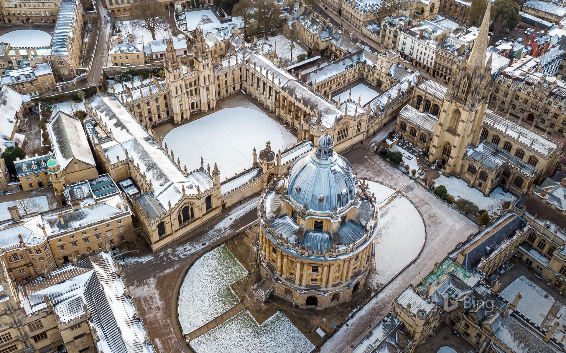 Bing Wallpaper: Aerial view of central Oxford, England