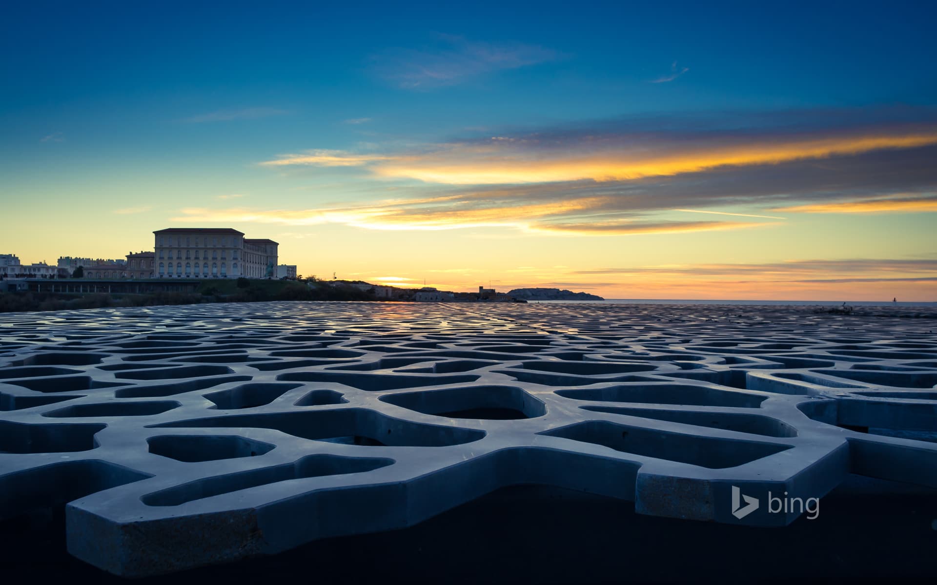 Bing Wallpaper: Palais du Pharo at dusk in Marseille, Provence-Alpes-Côte d'Azur, France